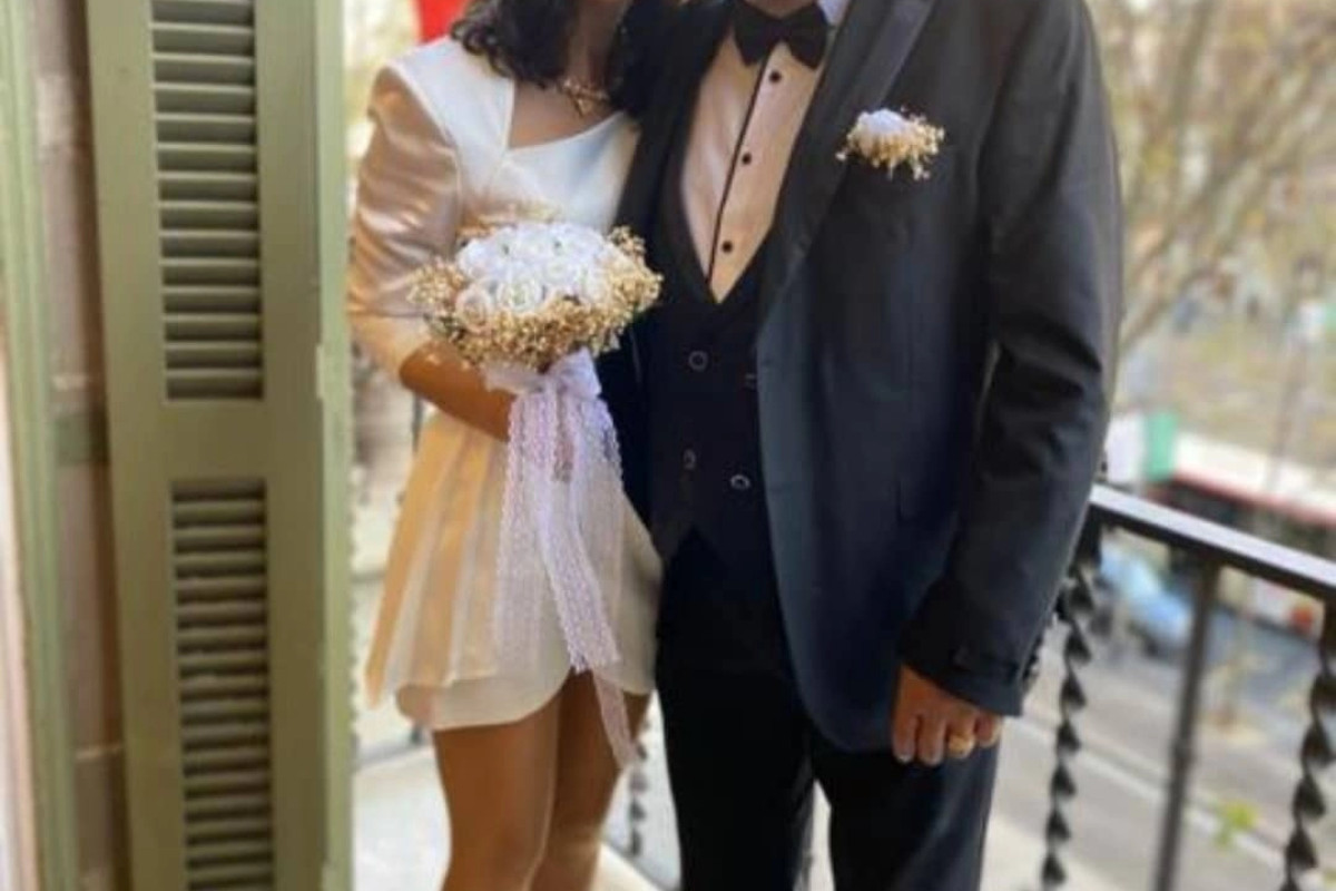 Erman Toroğlu, el ele görüntülendiği genç avukat sevgilisi Ezgi Yavuz ile evlendi.