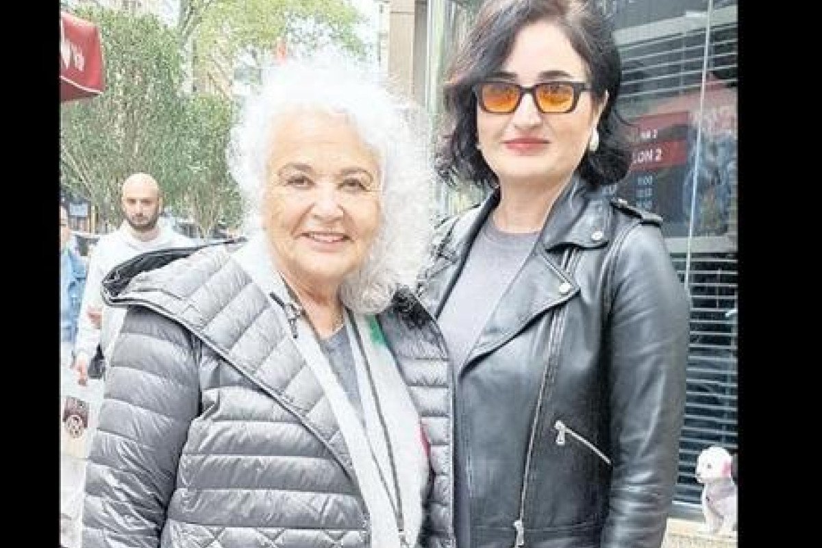 Kıvanç Tatlıtuğ ve Aras Bulut İynemli'nin Babaannesiyle Buluşma: Annesiyle Sahneye Çıkacak
