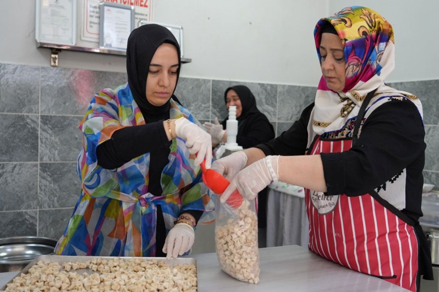 Başarılı Kadın Girişimci: Gaziantep'te Yöresel Yemekler Ağırlıkta