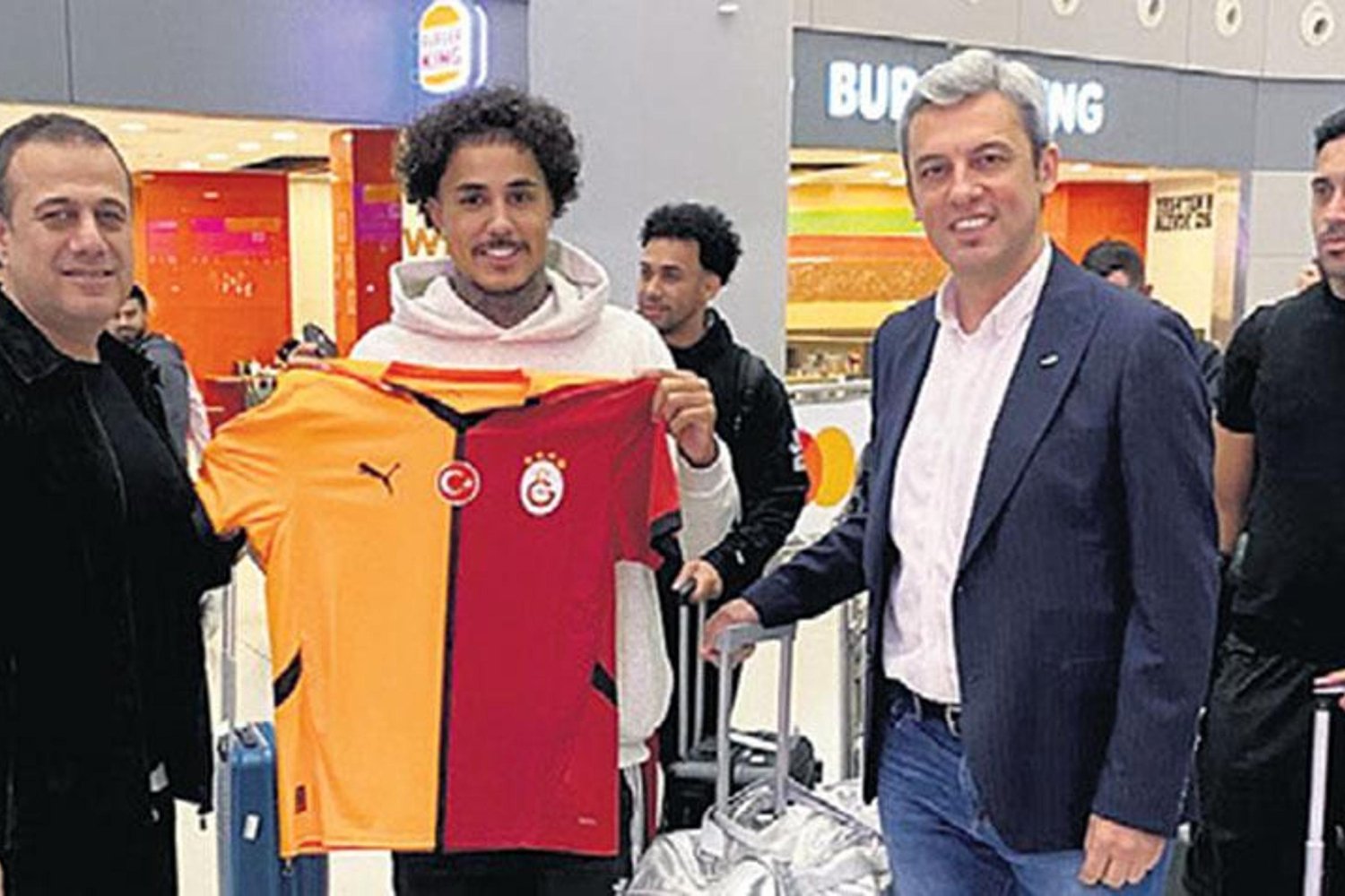 İrem Derici ve Mc Livinho'nun Güncel Magazin Olayları