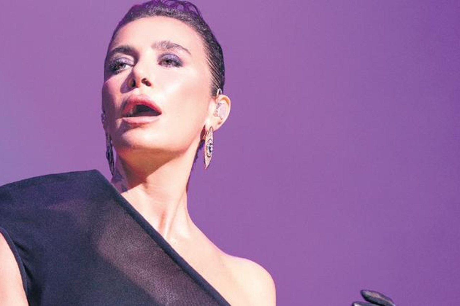 Şarkıcı Avrupa Sahnelerinde Büyük Başarıyla Konserlere Devam Ediyor