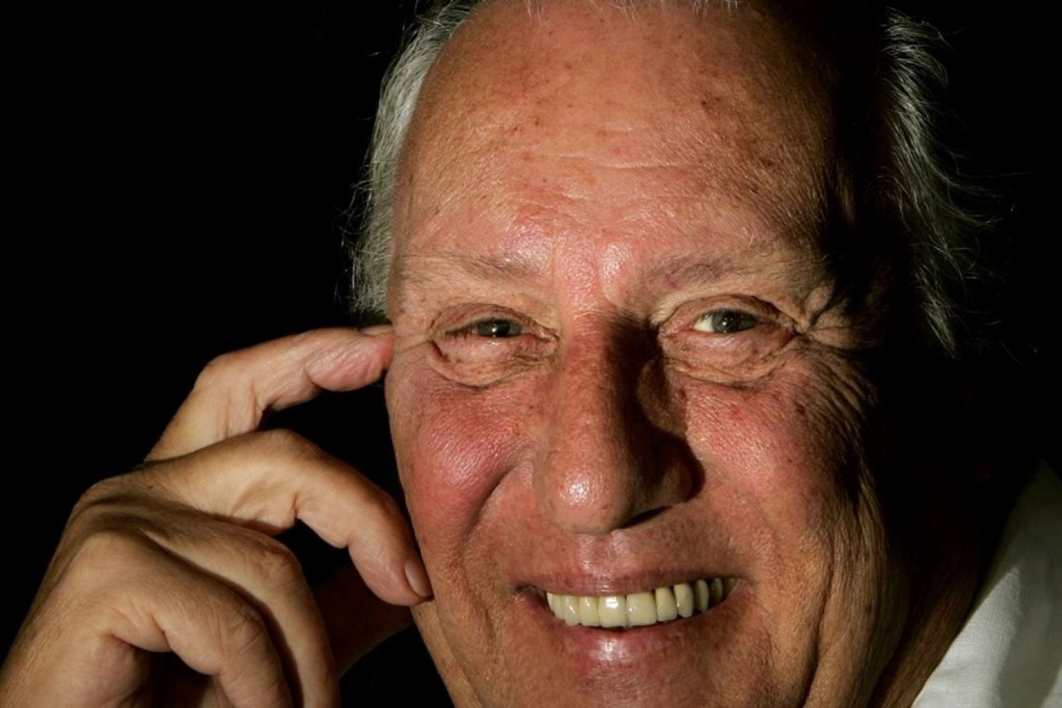 Ünlü Yazar Frederick Forsyth Hayatını Kaybetti: 'Çakalın Günü' ile Tanındı