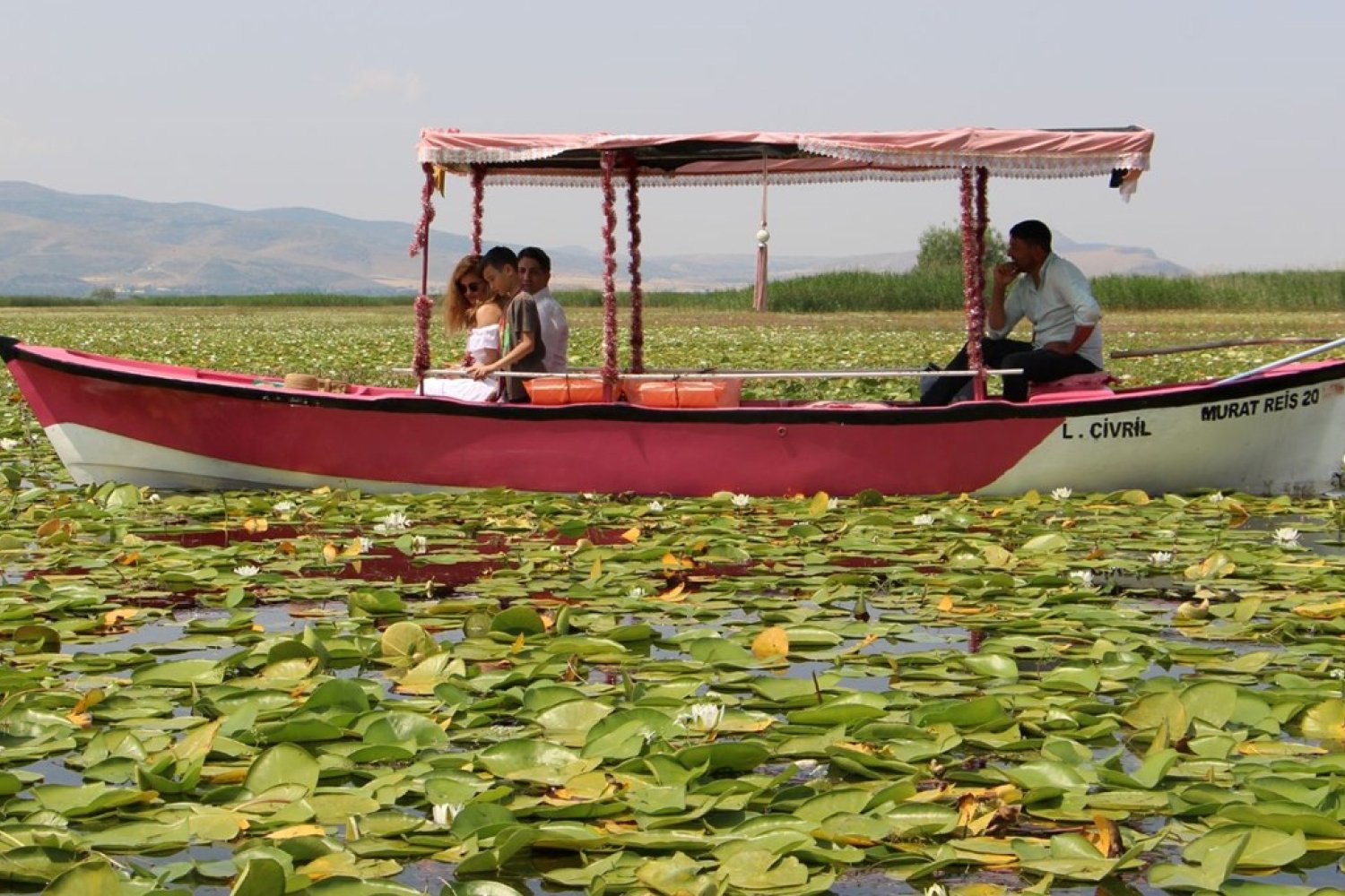 Işıklı Gölü Nilüferler İçinde Büyüleyici Bir Tatil Cenneti