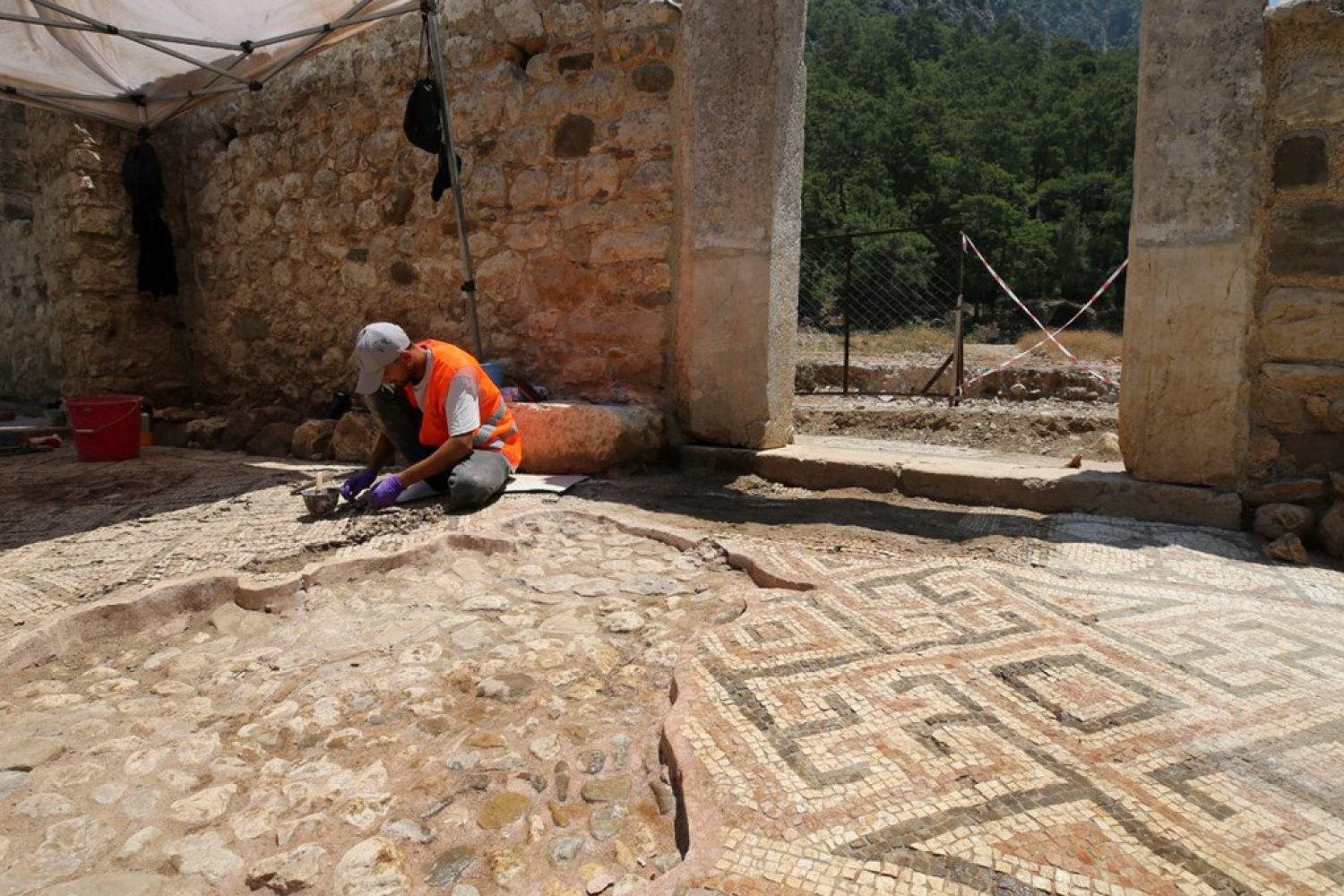 Ünlü Şarkıcıyla Aşk Yaşayan Manken Sürpriz Bir Kararla Ayrıldı