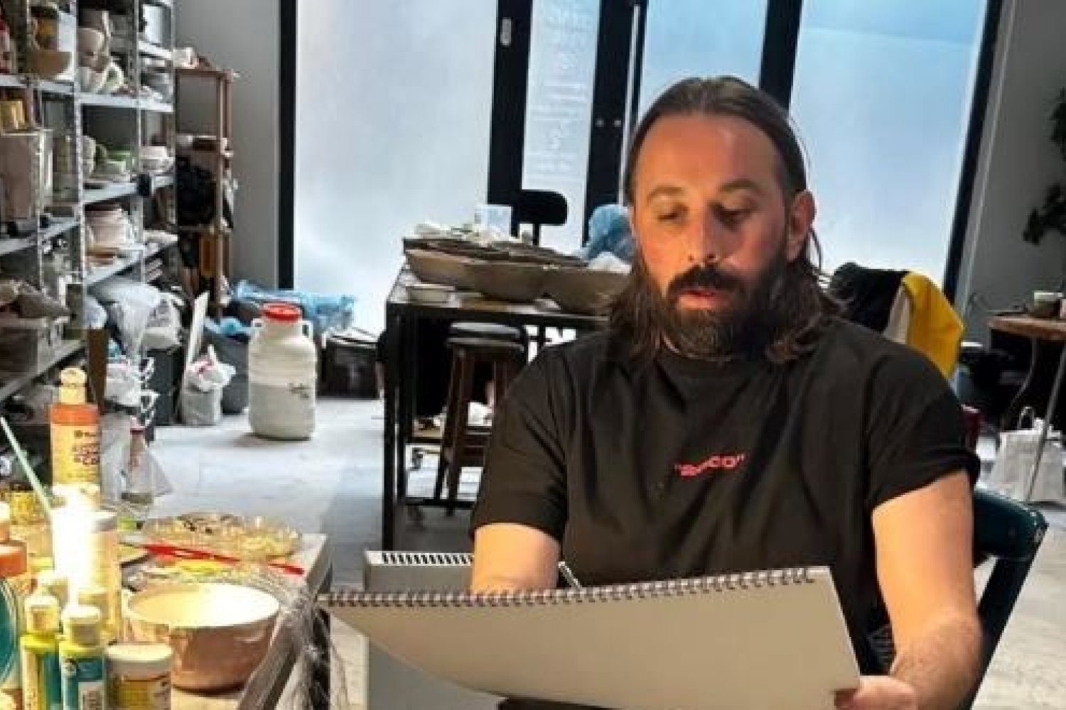 Yezdan Kayacan Vefatıyla Üzüntü Dolu Anlar: Tiyatro ve Seslendirme Sanatçısı Son Yolculuğuna Uğurlandı