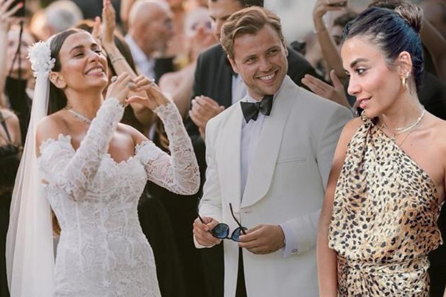 Tolga Sarıtaş ve Zeynep Mayruk'tan Evlilik ve Bebek Müjdesi: 2024'te Çiftin Mutlu Anları