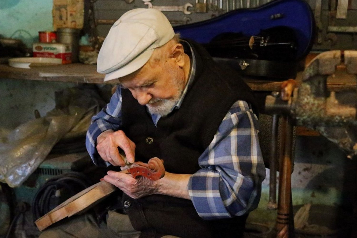 Yaşlı Usta Yusuf Kaplangil'in Efsanevi Keman Yapım Serüveni