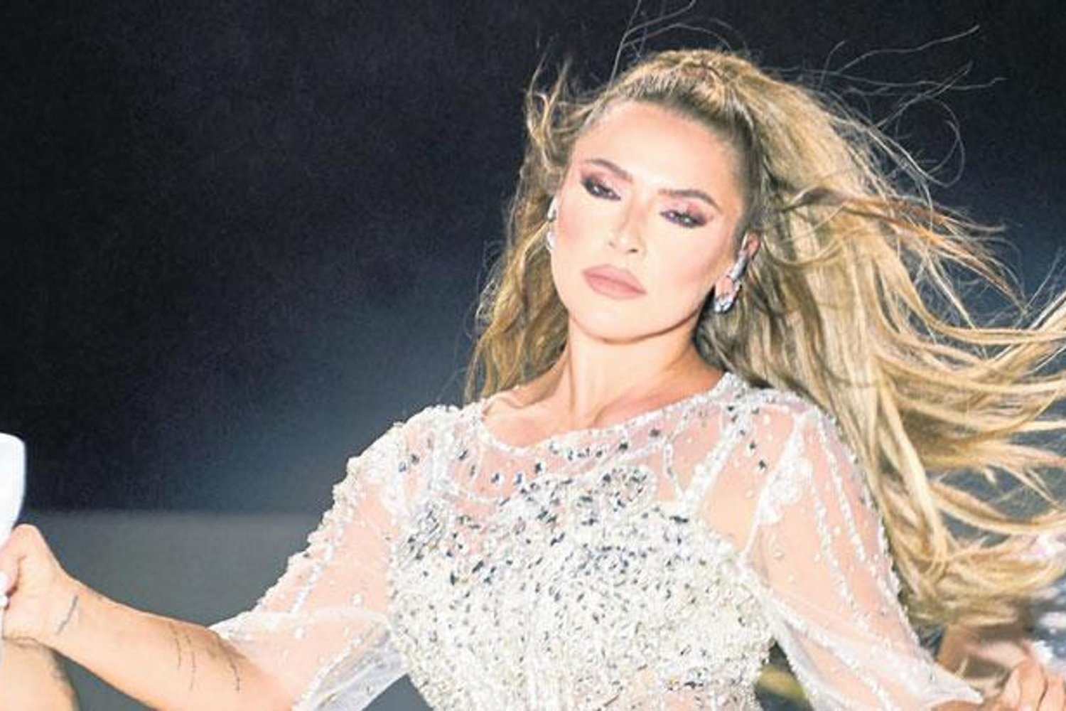 Müzikseverleri Coşturan Ünlü Şarkıcıdan Unutulmaz Canlı Performans