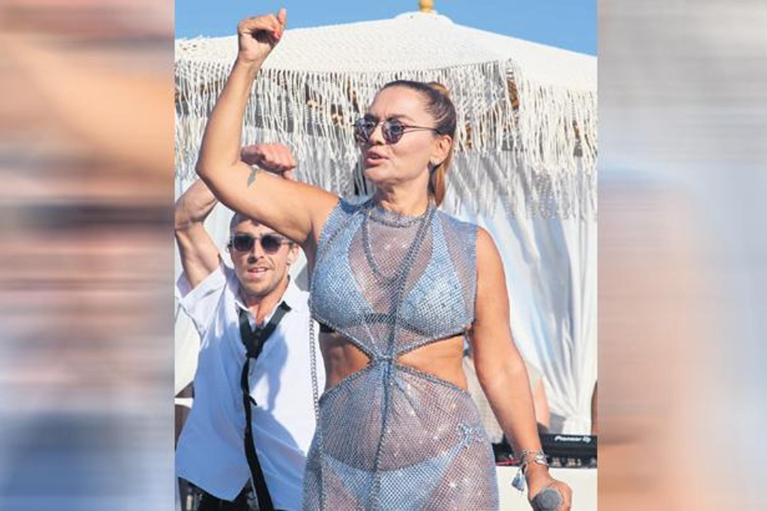 Pop Müzik Valentino: En Çok Dinlenen Şarkı Listelerinde Zirvede!