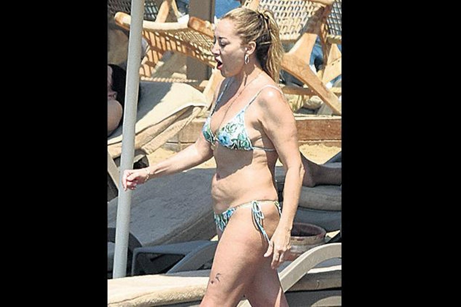 Denizde Serinleyen Çiftin Keyifli Tatil Anları - Magazin Haberleri