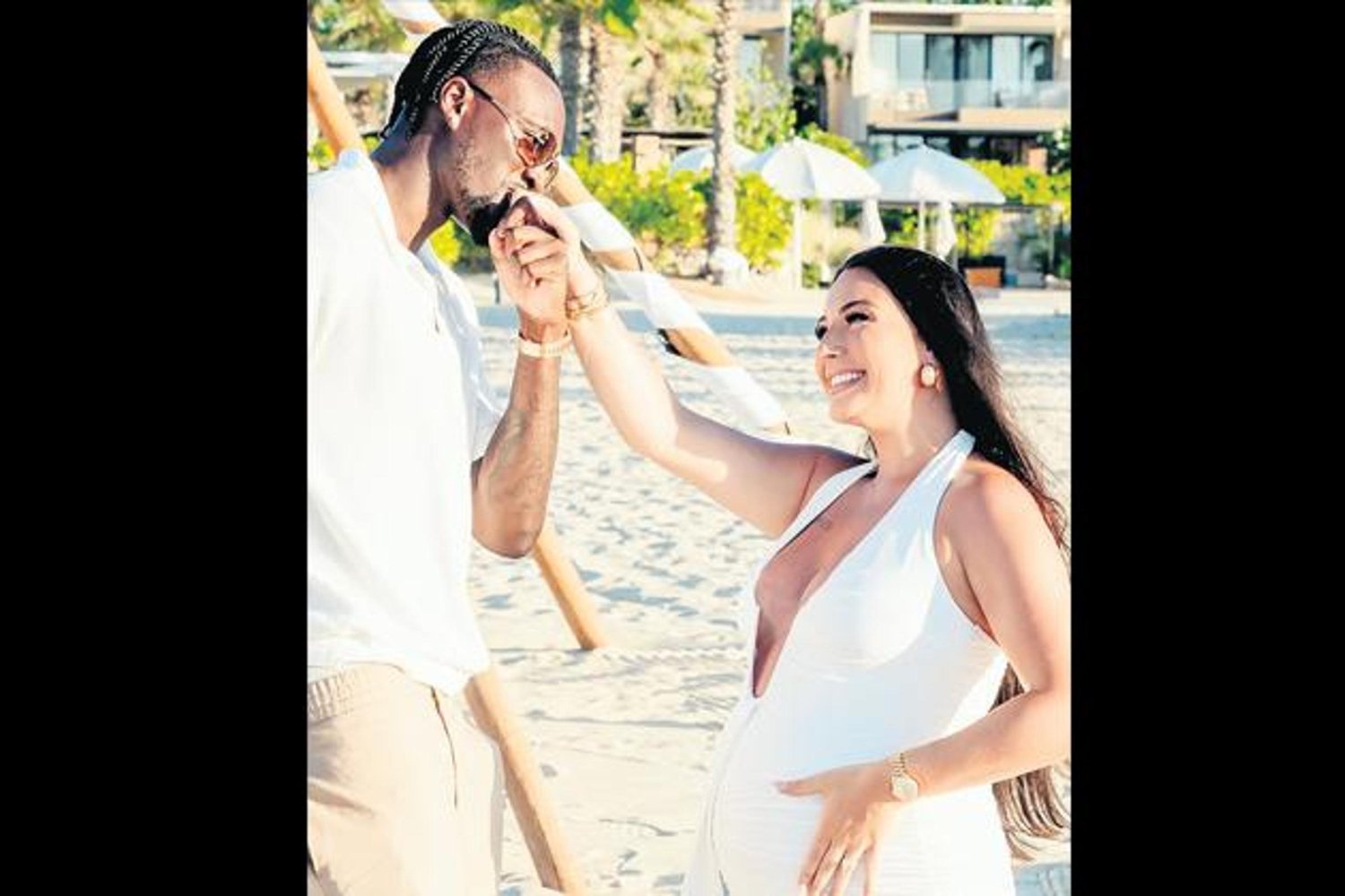 İngiliz Futbolcudan Kumsalda Romantik Evlilik Teklifi - Leah Monroe Mutlu Sona Ulaştı
