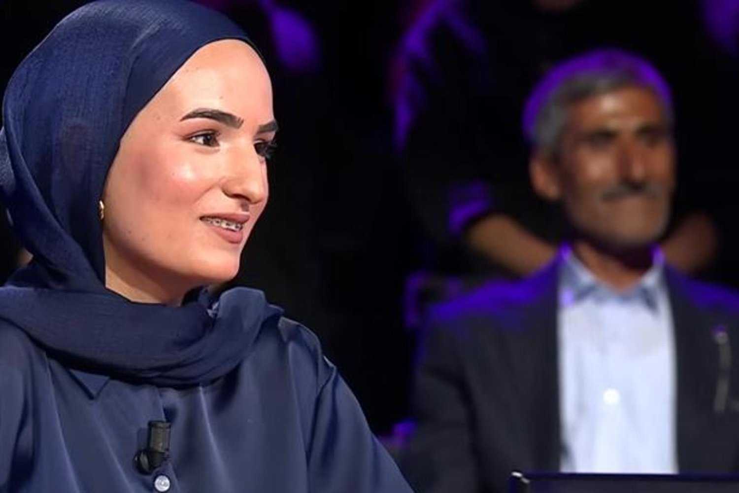 YKS'den 100 Bin TL Kazanan Genç Kız Gündem Oldu: Babasından Çiçekle Karşılandı!