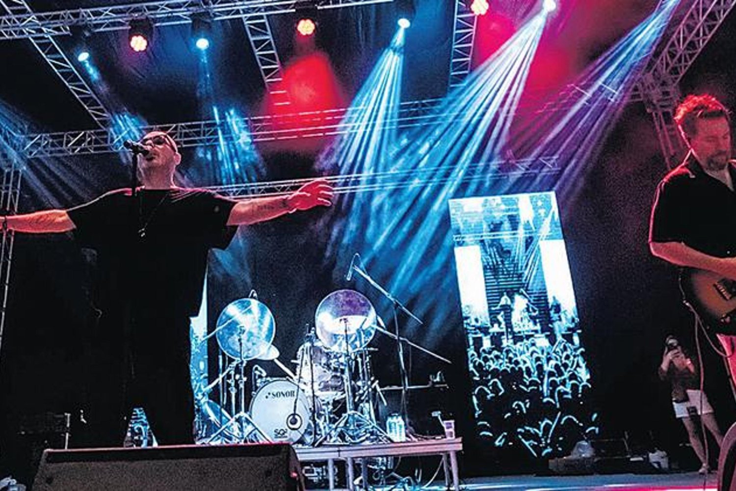 Gripin Kosova’da Muhteşem Konserle Hayranlarını Büyüledi