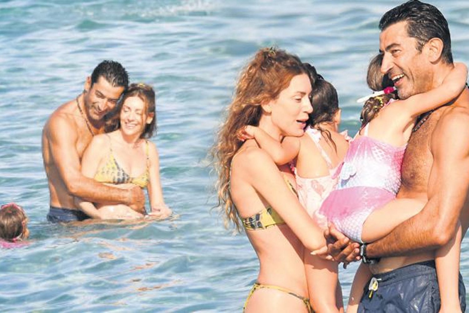 Sinem Kobal ve Kenan İmirzalıoğlu Çeşme Tatilinde Deniz Keyfiyle Dikkat Çekiyor