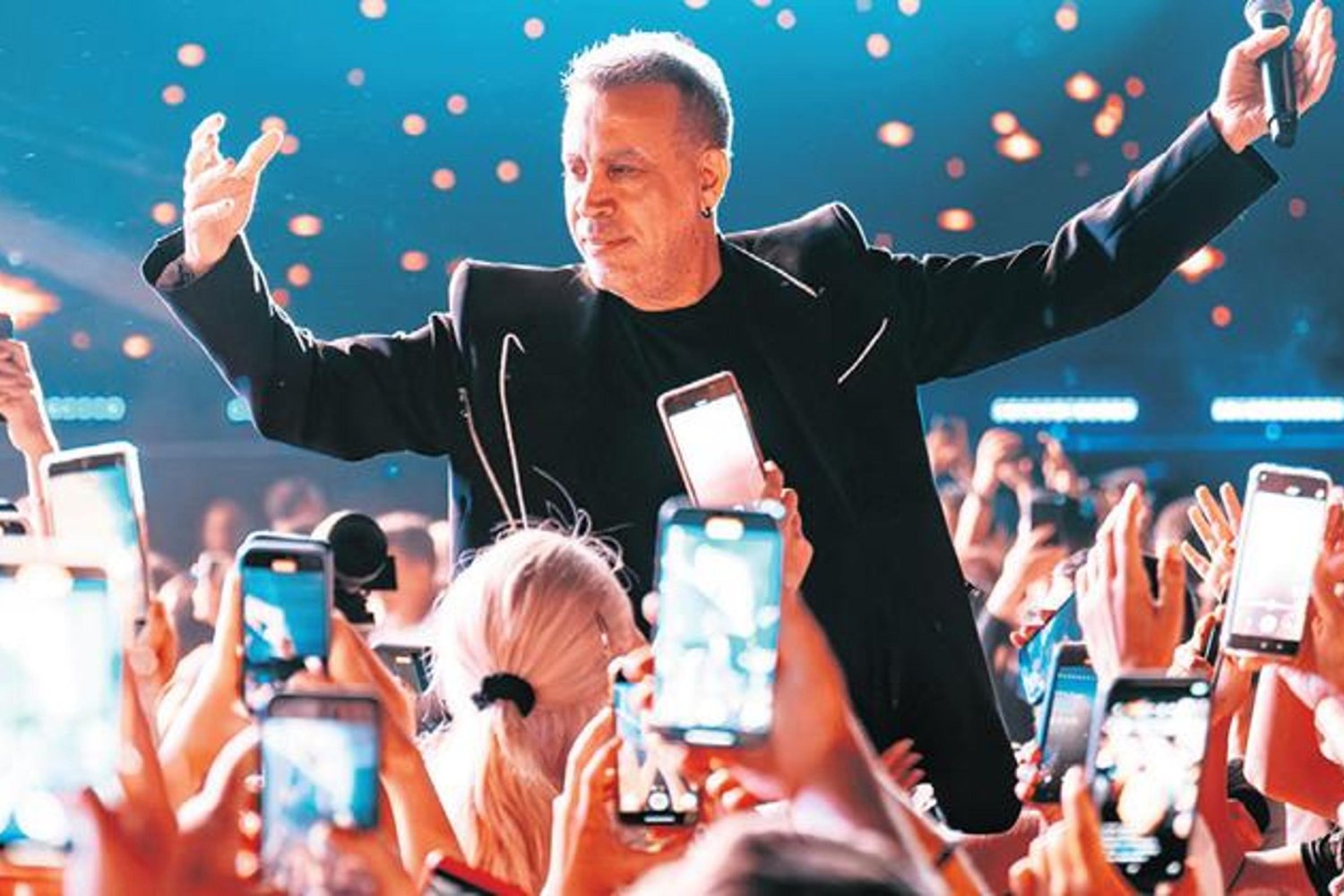 Bursa'da Levent Konseri: Anadolu Rock ve Türkülerle Dolu Unutulmaz Bir Gece