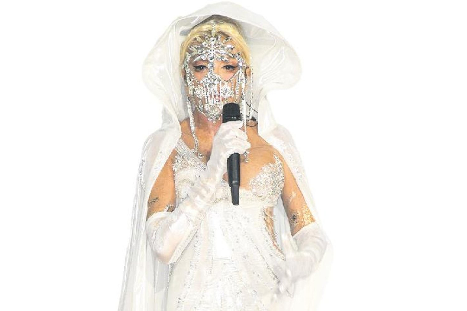 Başarılı Performansıyla Göz Kamaştıran Pekkan, Teknik Zorluklara Rağmen Hayranlarını Coşturdu