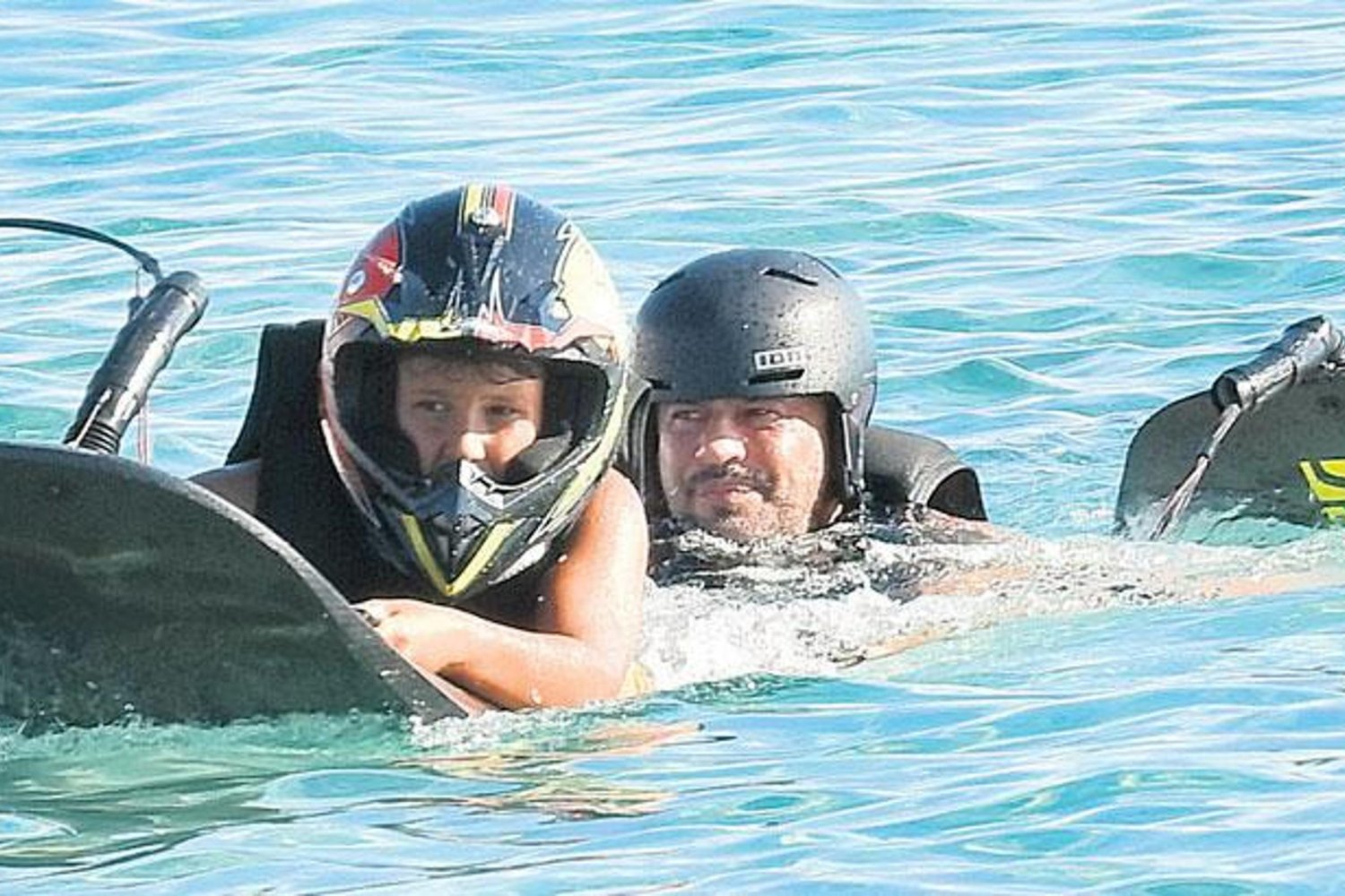 Magazin Gündem: Şarkıcının denizde mahsur kalan anına oğlu Uzay’dan muhteşem kurtarma
