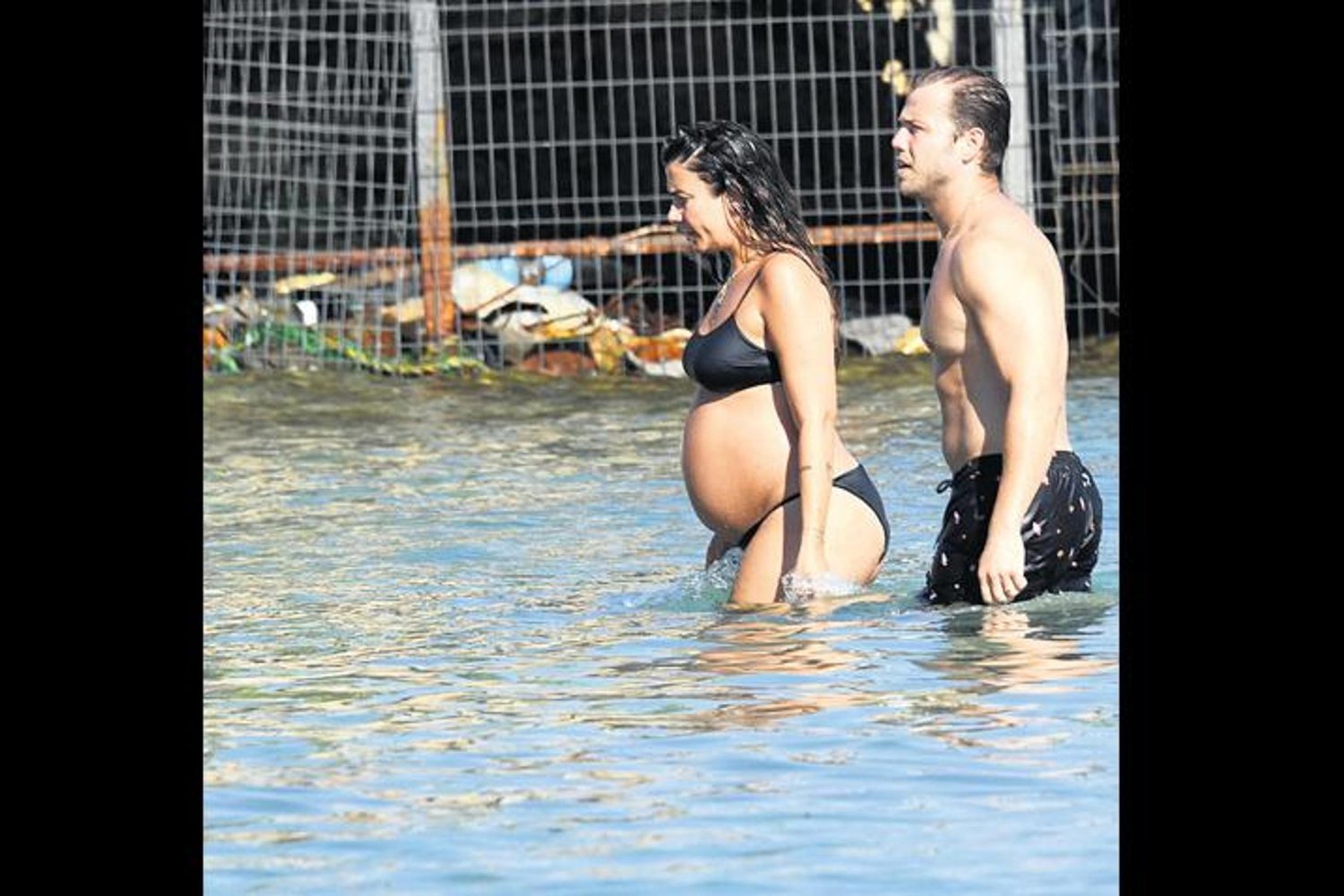 Mutlu Anne Baba Beklentisiyle Bebeklerine Ali İsmini Seçecek Çift Deniz Keyfi Yaptı