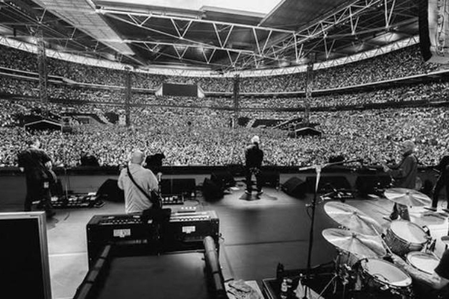 Oasis Geri Dönüşüyle Üzücü Olay: Wembley Konserinde Trajik Ölüm