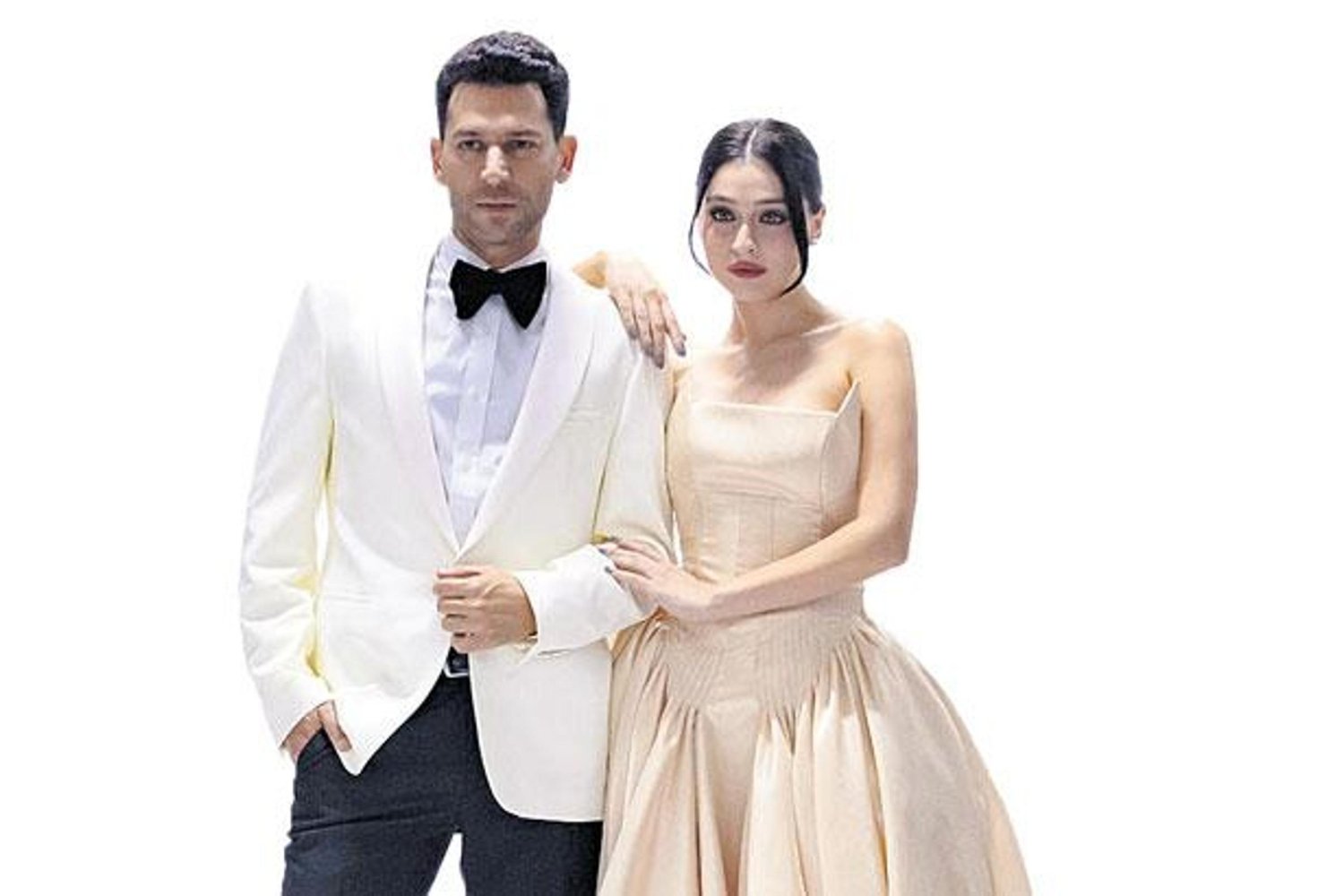 Güller ve Günahlar dizisi afiş çekimleri şaşırtıcı detaylarla tamamlandı