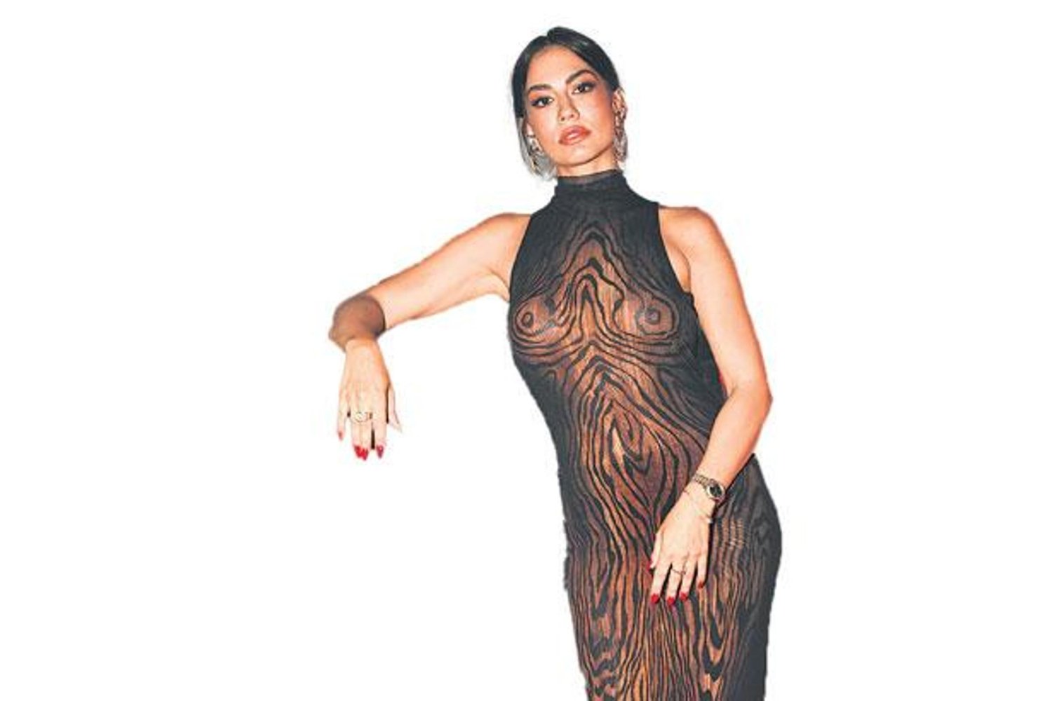 Moda Iconu Özdemir’den Cesur Transparan Kıyafet Şıklığı