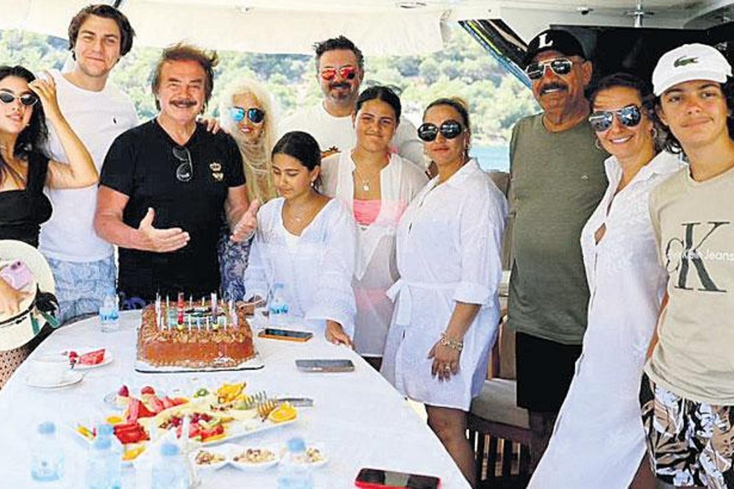 Gencebay’ın Dostları ve Ailesi Kutlamada Buluştu