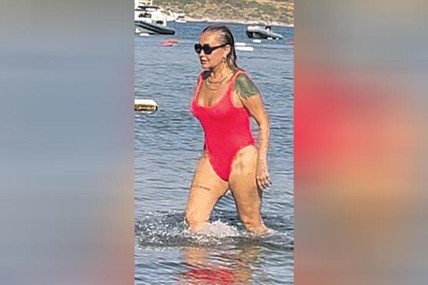 Tolga Bozduman Denize Girişte Dikkat Çekti: Fiziğiyle Göz Kamaştırdı