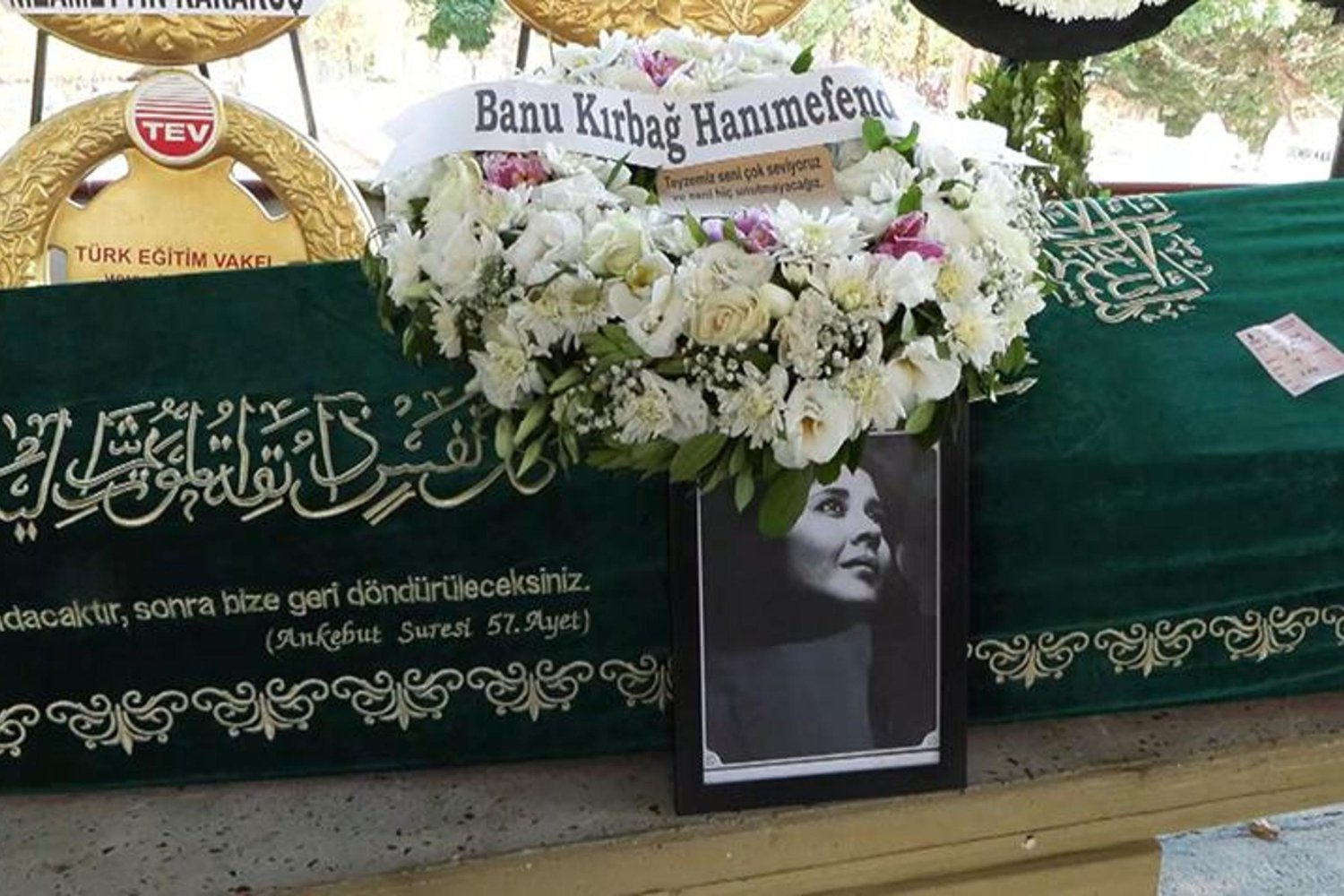 Türk Halk Müziğinin Efsane İsmi Banu Kırbağ Hayatını Kaybetti