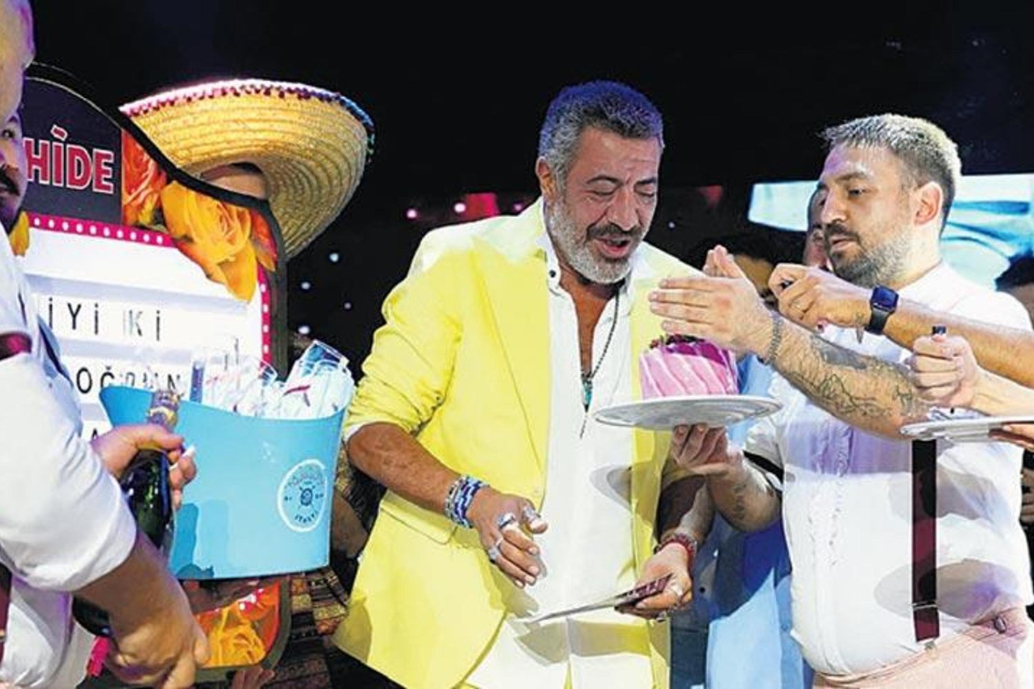 Altun'dan Unutulmaz Doğum Günü Kutlaması: Şarkılarıyla Almaya Doyulmadı!