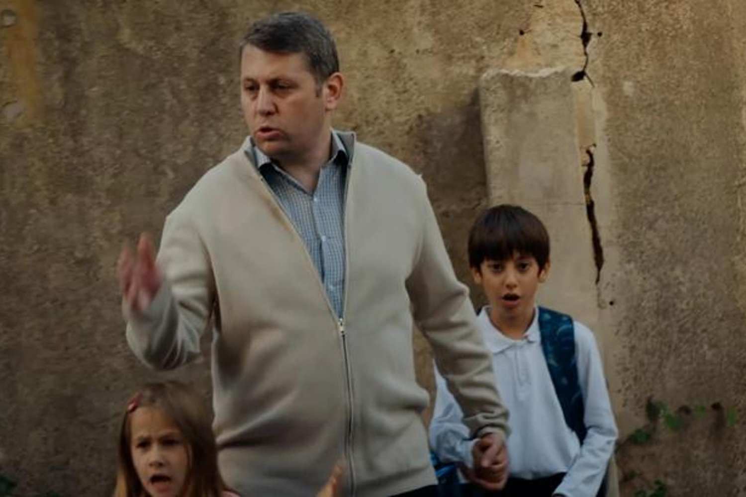 Arka Sokaklar'da Toplumsal Şiddet Gerçeği: İşte Dizideki Çocuklarının Gözü Önünde Şiddet Sahnesi