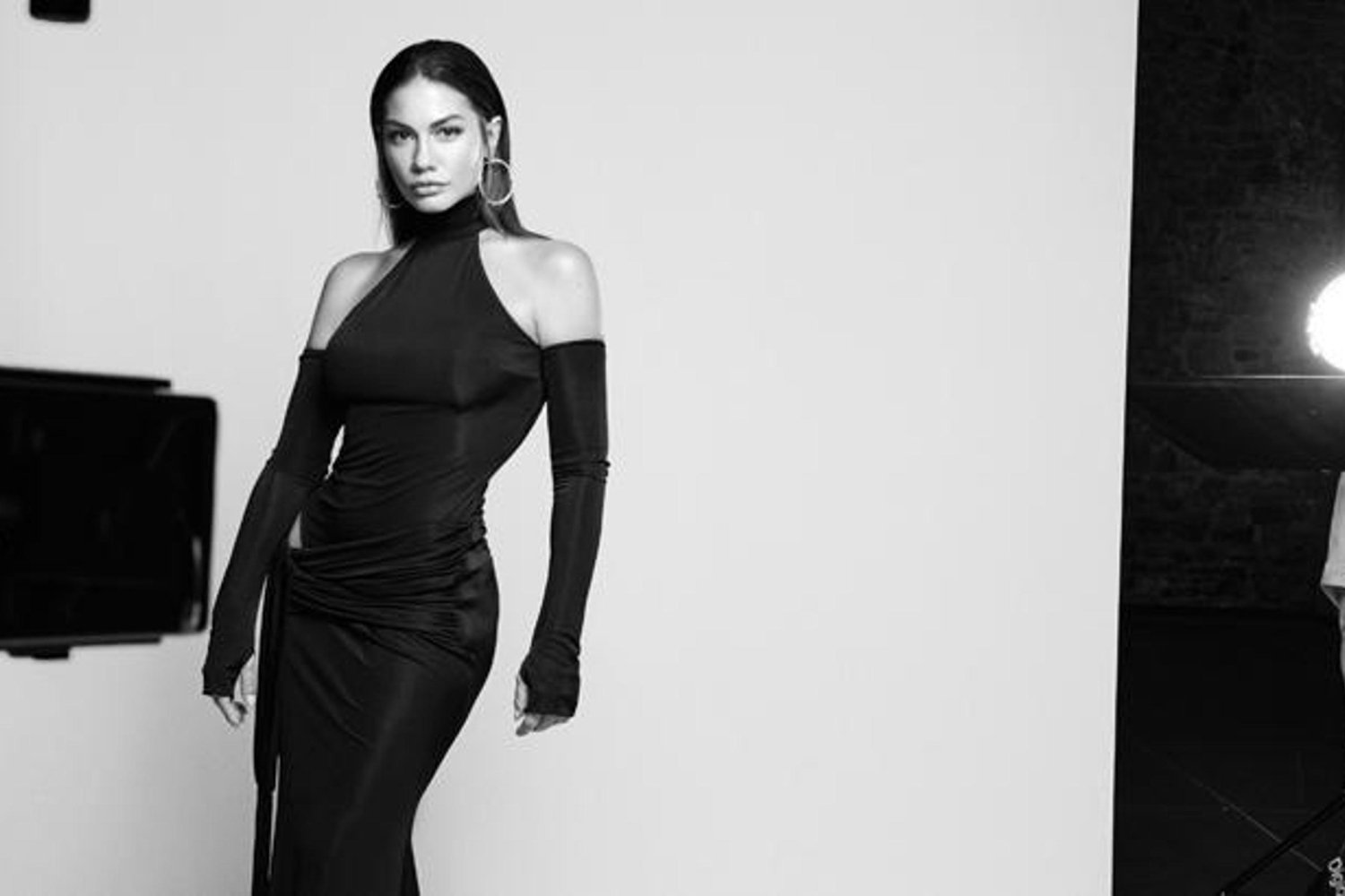 Demet Özdemir Sahneye Çıktı: Nisan Karakteriyle Dizi Sıcaklığını Artırdı