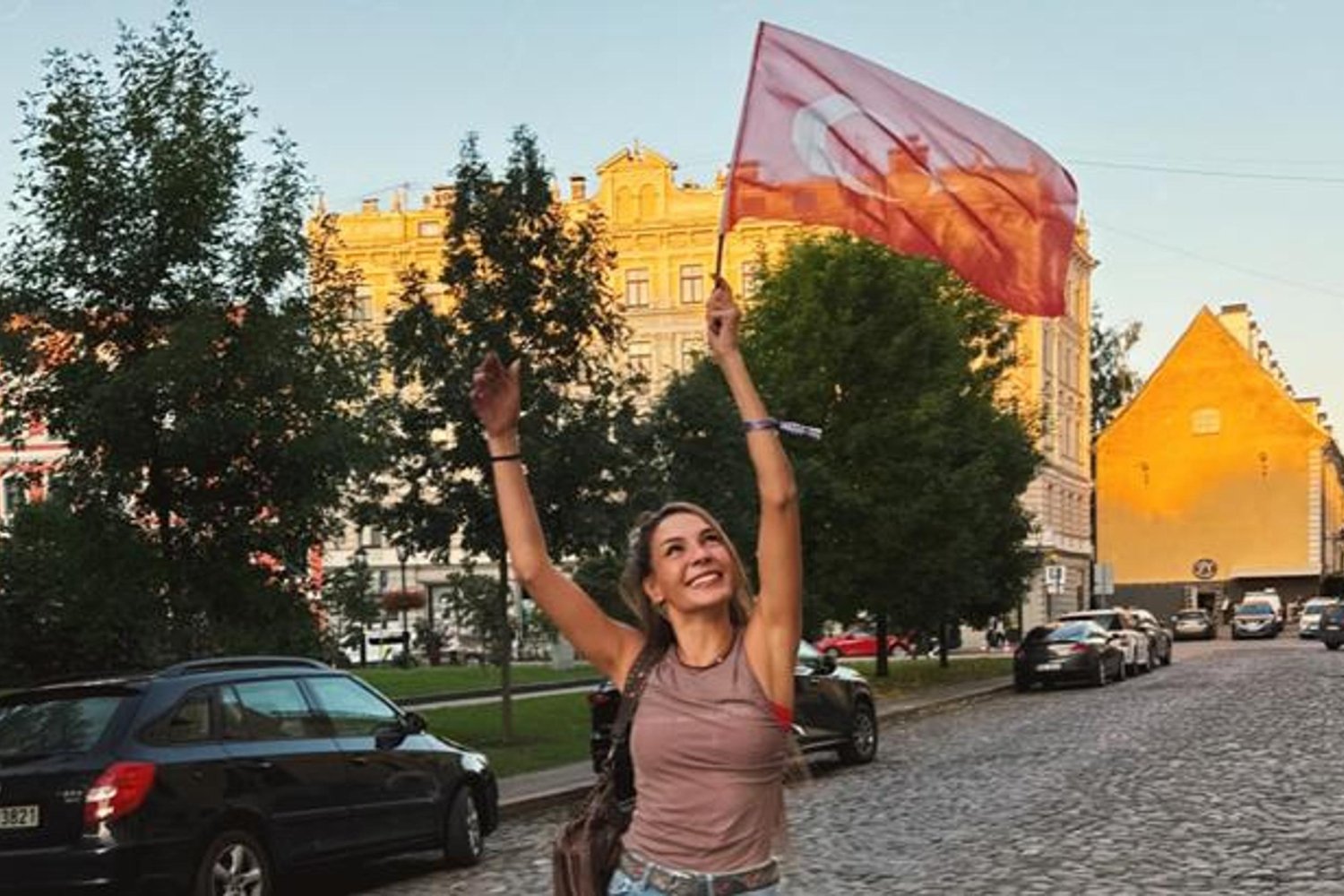 EuroBasket 2025 Çeyrek Final: Türkiye'ye Zafer, Ebru Şahin'den Coşkulu Anlar