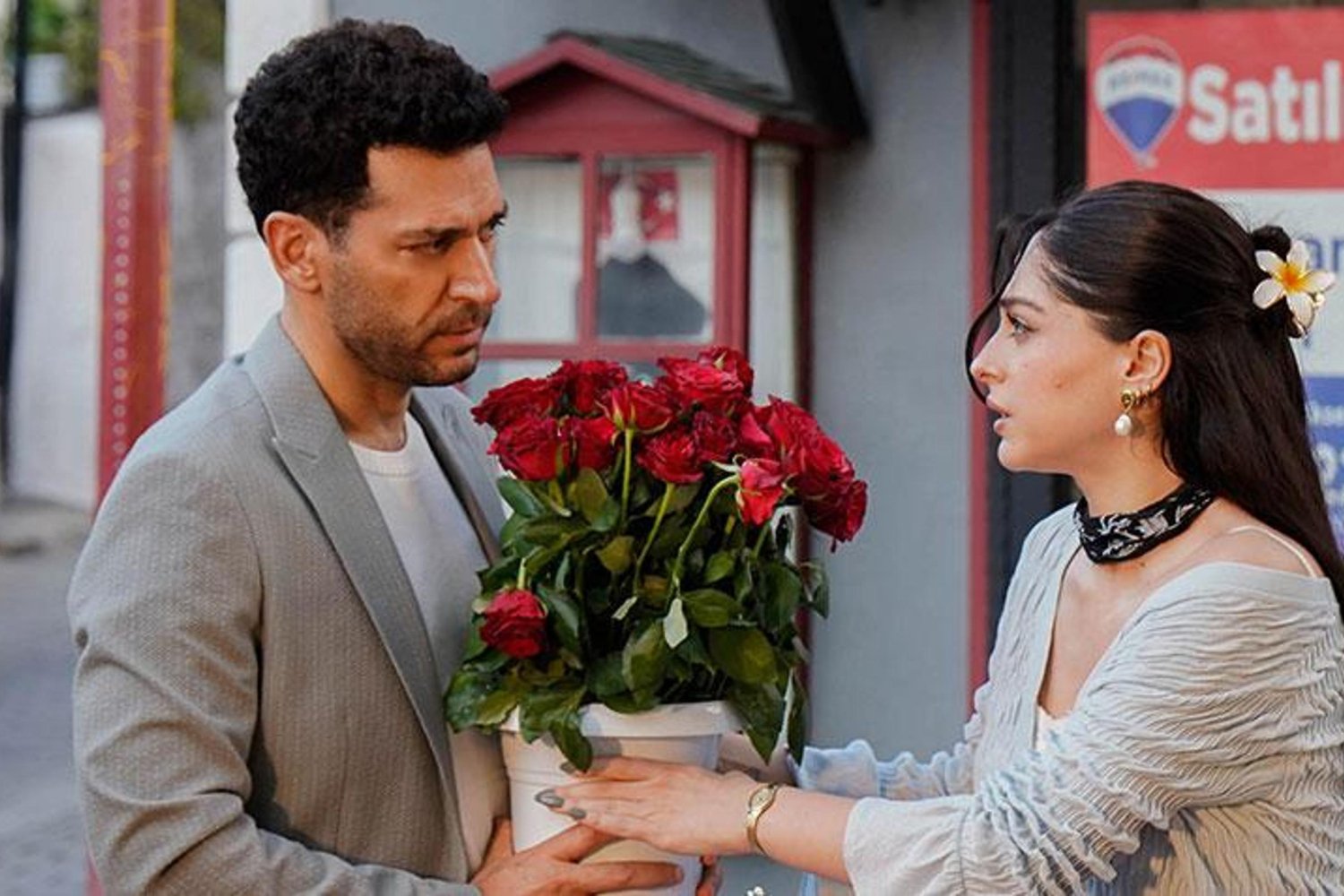 Yeniden Kanal D'de Güller ve Günahlar Geliyor: Cemre Baysel ve Murat Yıldırım İle Yeni Dizi Heyecanı!