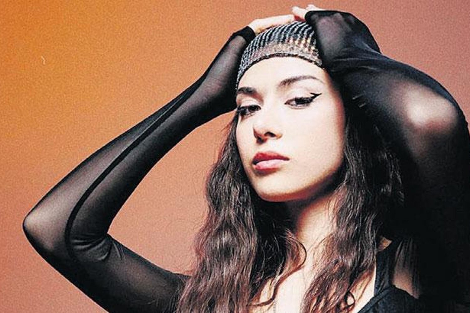 Duygusal Şarkısıyla Gündemde: Ünlü Şarkıcı Yeni Çalışmasıyla Dikkat Çekti