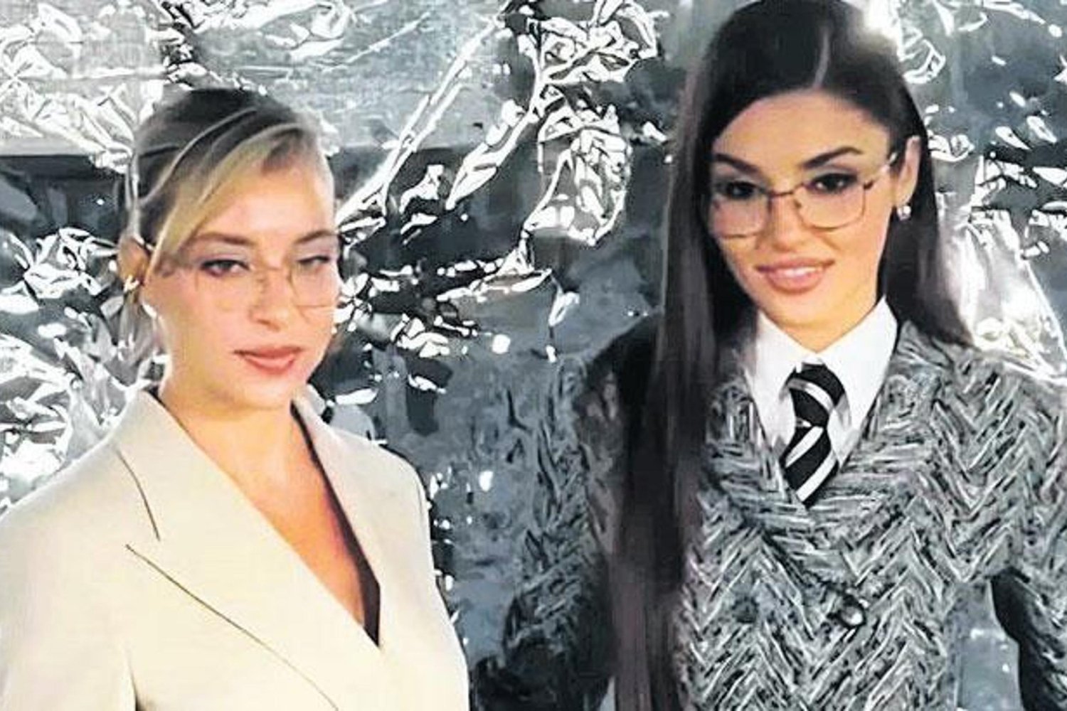 Hande Erçel ve Gamze Erçel Moda Haftasında Fark Yarattı!