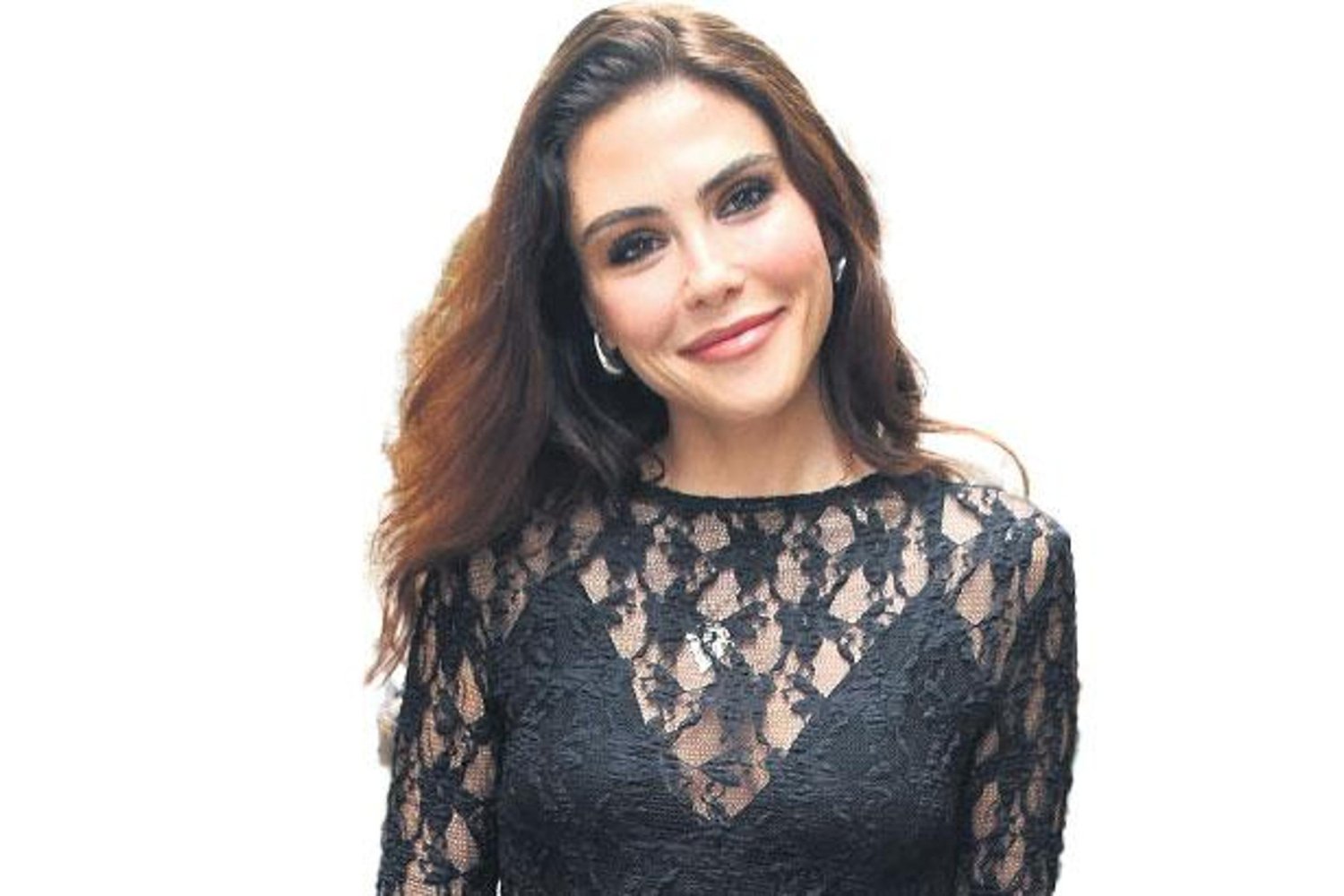 Ünlü Oyuncu Aksüyek: Kendimi Olgun Hissetmiyorum ve Kendime İyi Bakıyorum