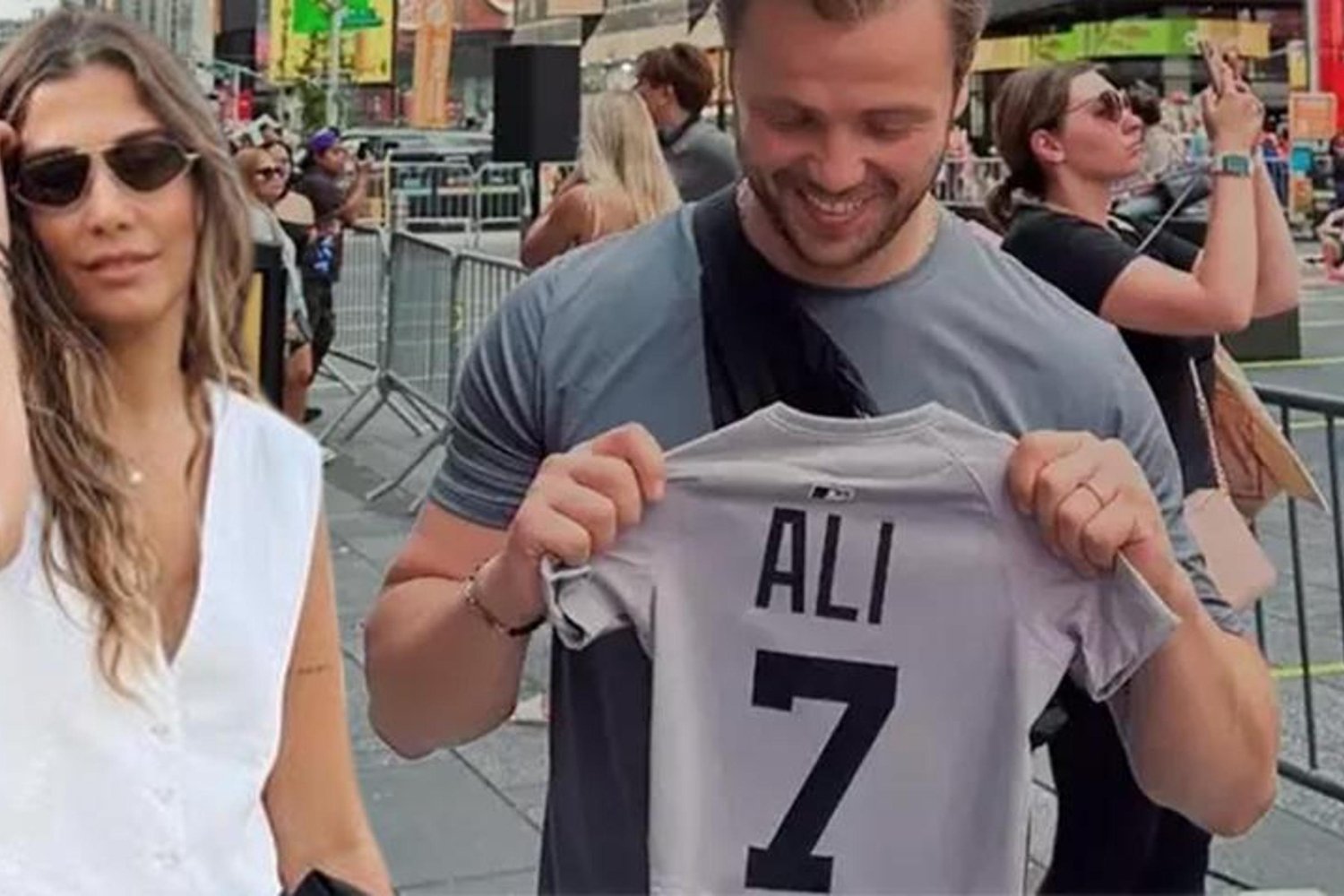 Ünlü Çift Sarıtaş ve Mayruk'tan Mutlu Haber: Ali Bebeğe Kavuştu!