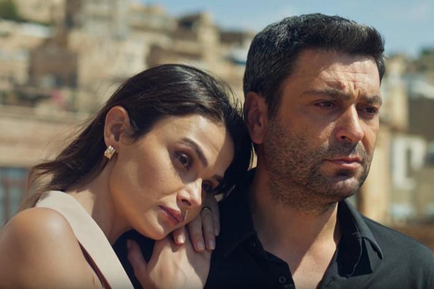 Uzak Şehir'de Boran Geriliği ve Alya Aşkı Sahneleriyle Gözleri Kamaştırıyor