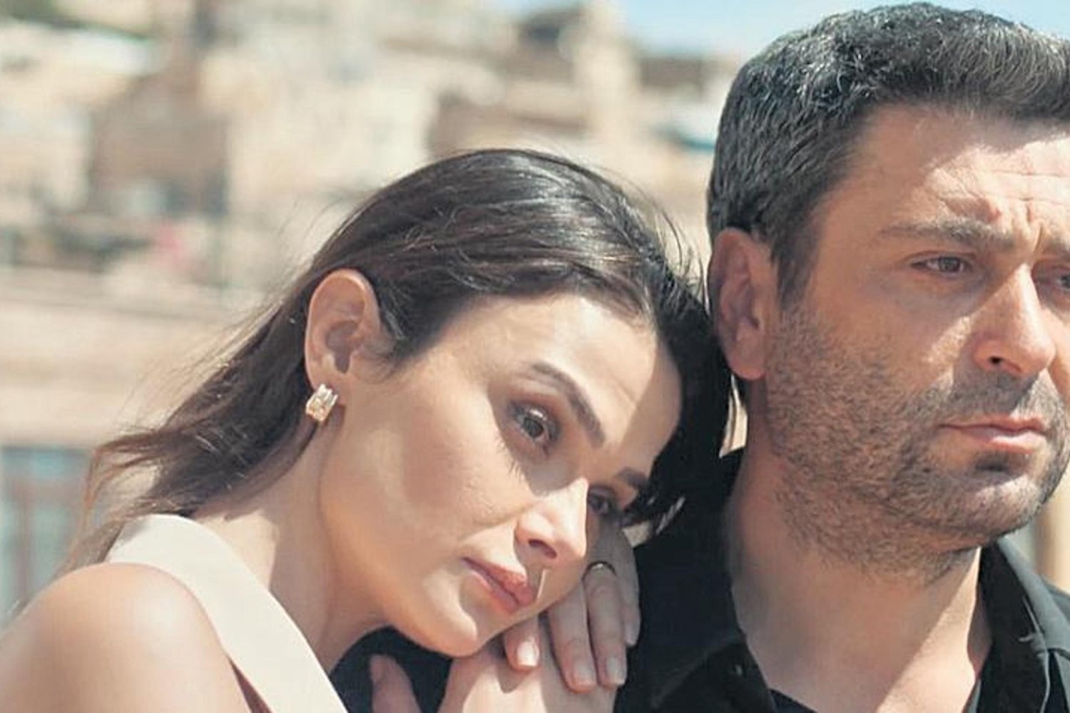 Uzak Şehir'de Şok Gelişmeler: Sadakat ve Boran Albora'nın Savaşı Yüzleri Güldürmüyor