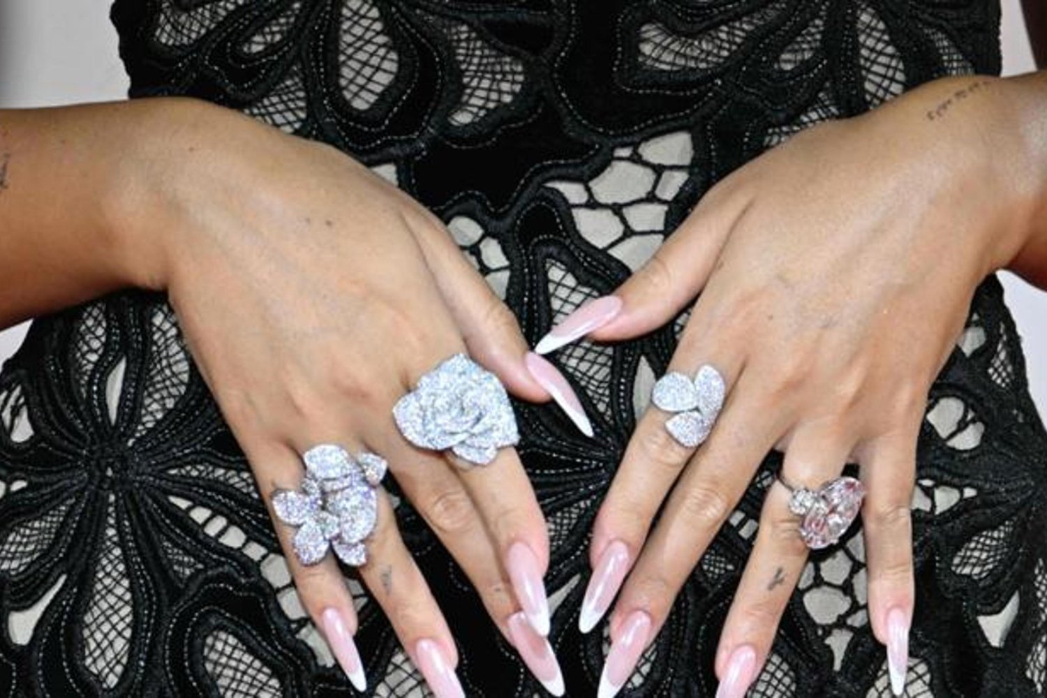 Cristiano Ronaldo ve Georgina Rodriguez Resmen Nişanlandı - Yüzük Değeri Şaşırtıyor!