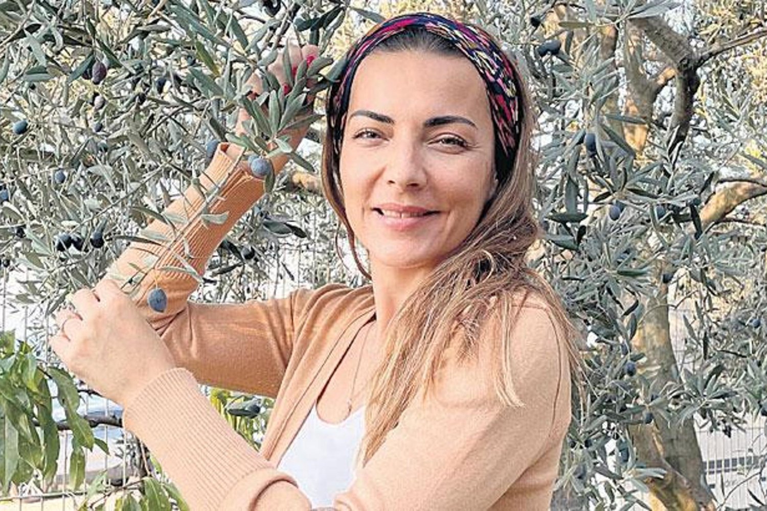 Oyuncu Tuğba Kara Zeytinyağı Üretimiyle Doğaya Döndü