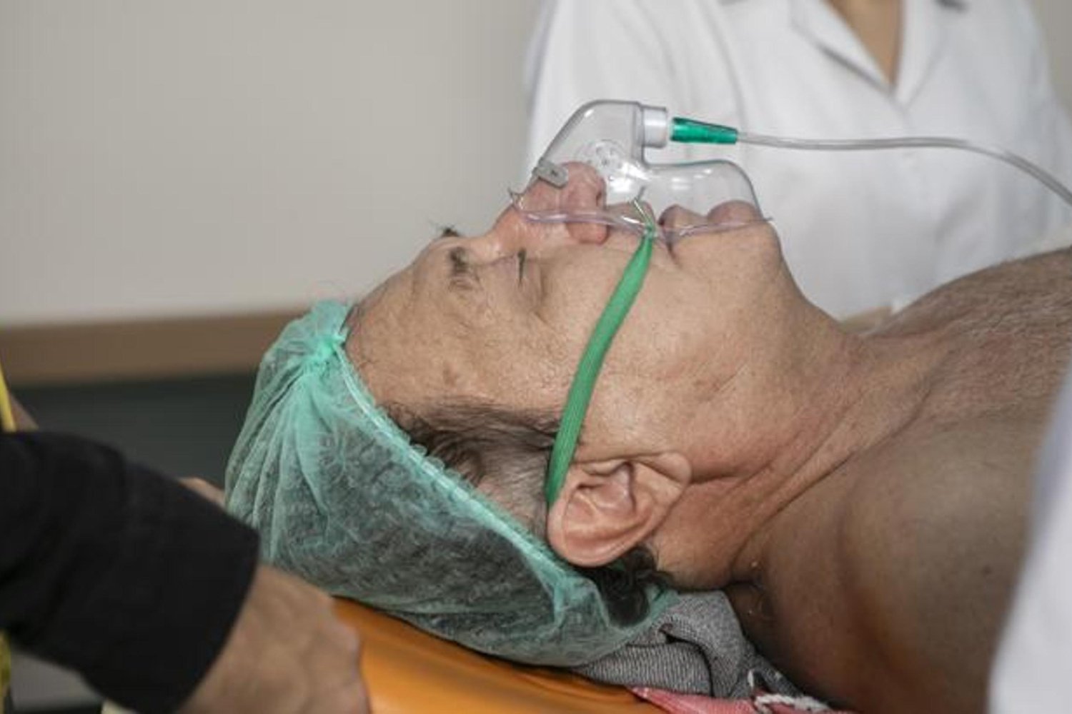 Arka Sokaklar'da Hüsnü Çoban'ın Hayati Tehlikesi: Vuruldu! Reytingler Zirvede