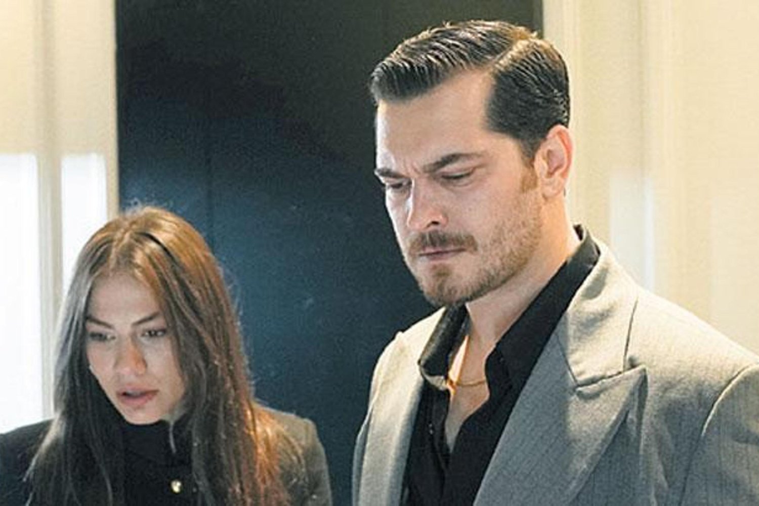 Çağatay Ulusoy ve Demet Özdemir'in Projesi Birincilikte Rekor Kırdı