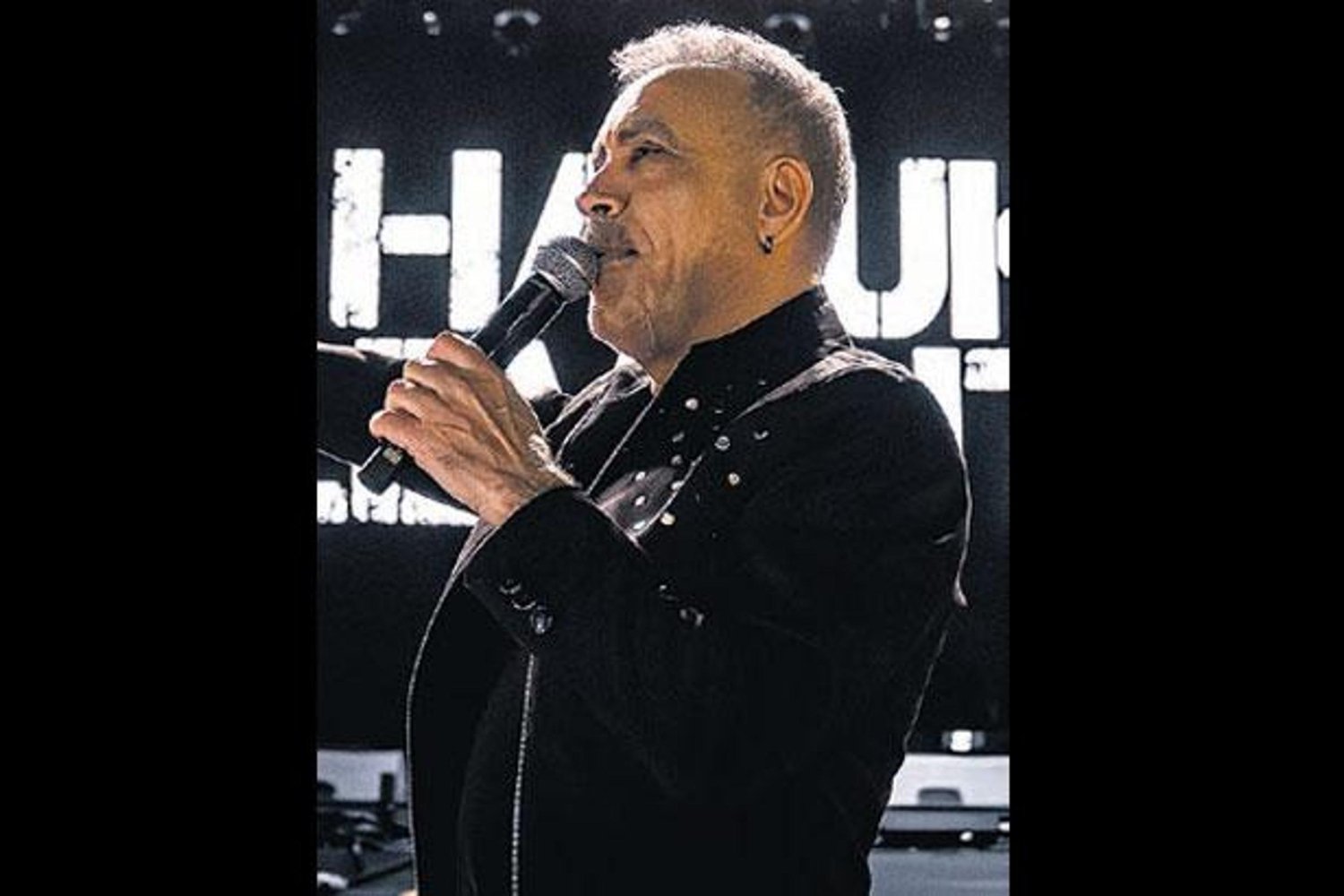 Şarkıcı Levent Filistin Destek Mesajıyla Gündemde