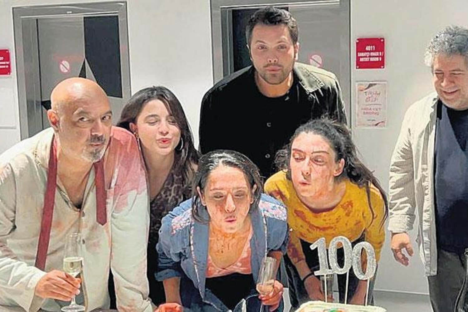 Başarıyla 100’üncü Sahnesine Ulaştı: Çolpan İlhan&Sadri Alışık Tiyatrosu’nun Büyük Başarı Hikayesi