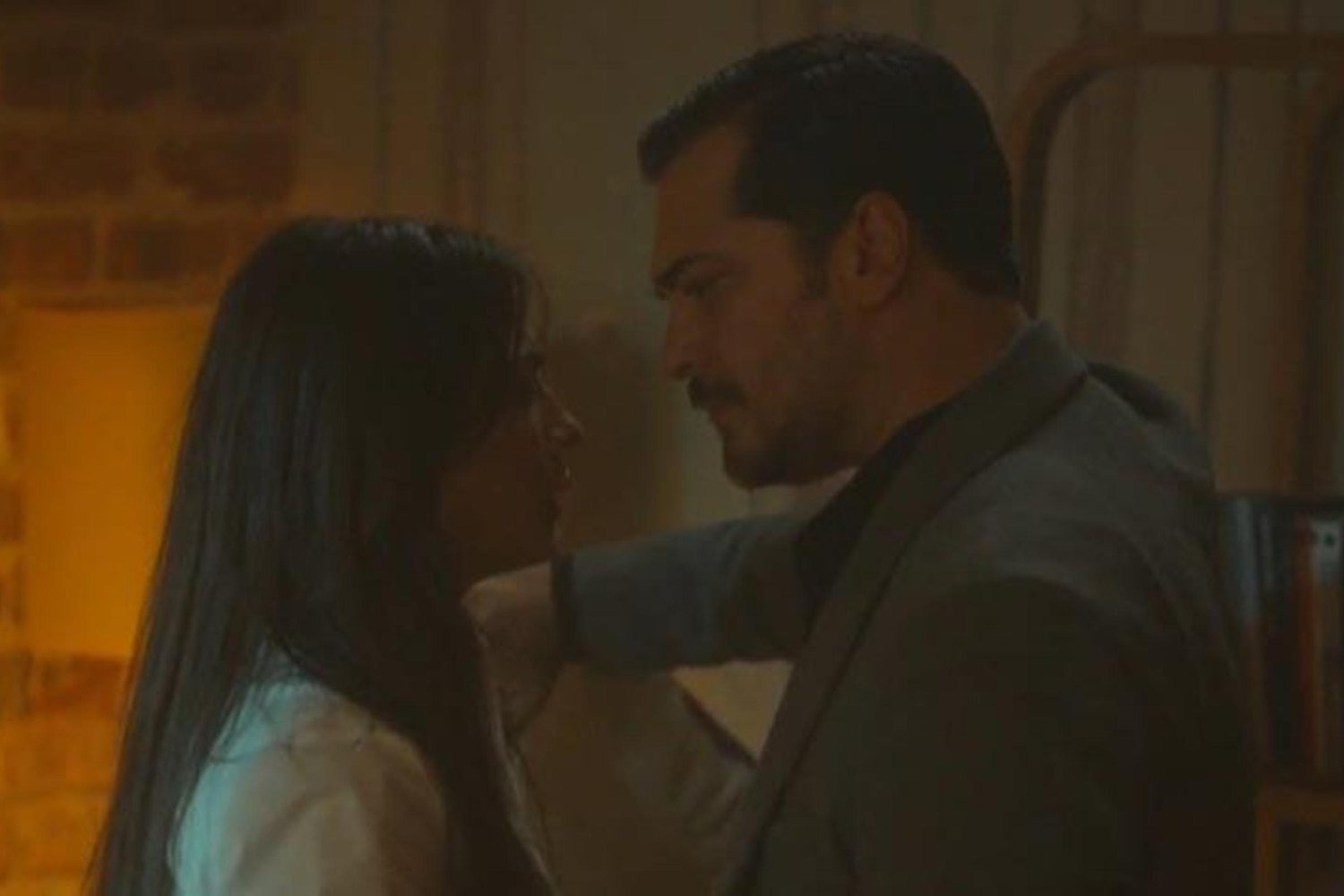 Eşref Rüya Reytingleri Yükseltti! Nişanlılar Aşkıyla İzlendi