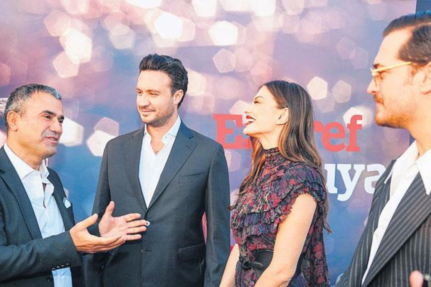 Cannes'da ‘Eşref Rüya’ Rüzgarı Esti: Ulusoy ve Özdemir’den Büyük İlgi!