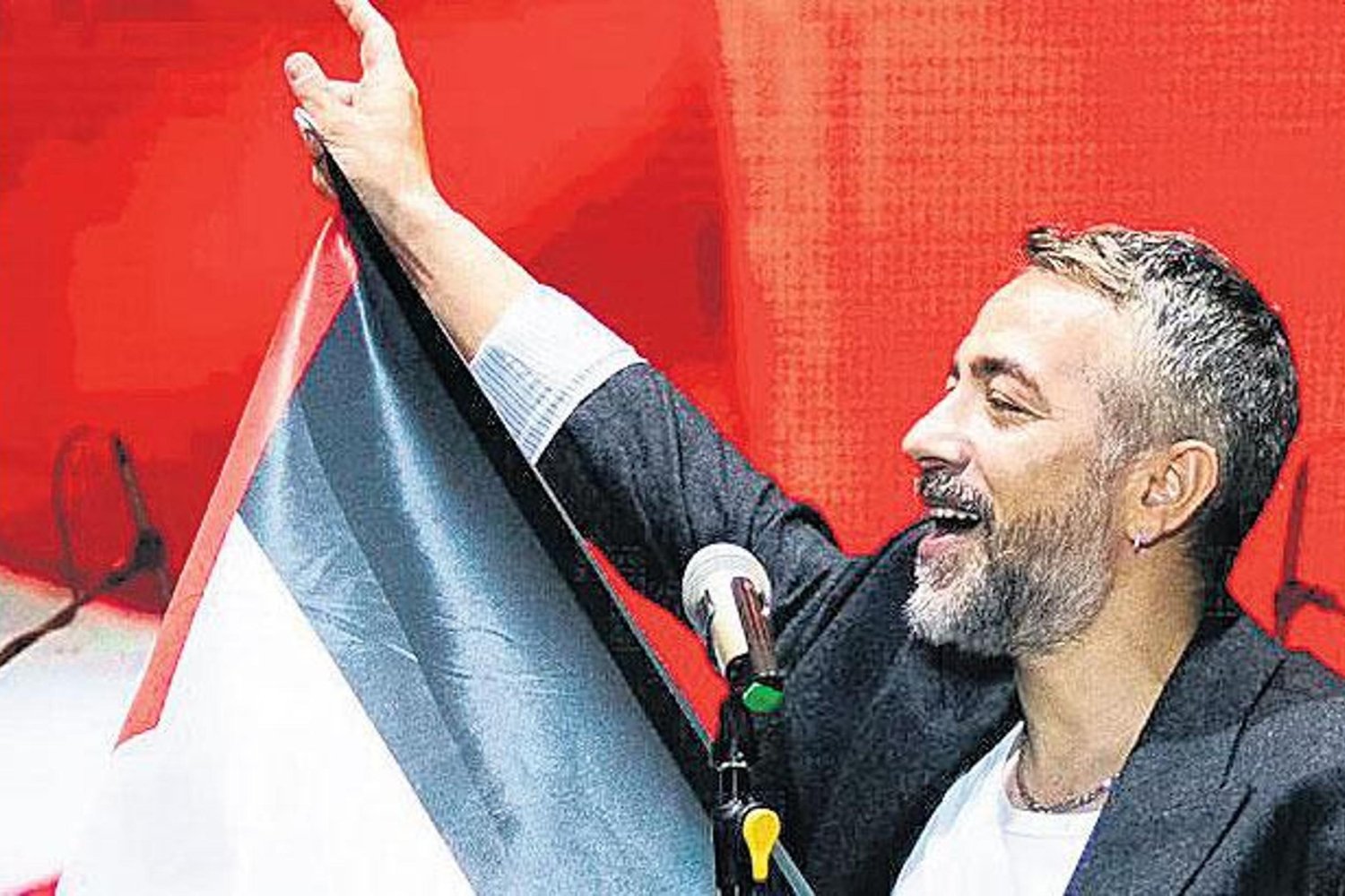Filistin Duygusu ve Savaş Mağduru Çocuklara Dikkat Çeken Şarkıcı