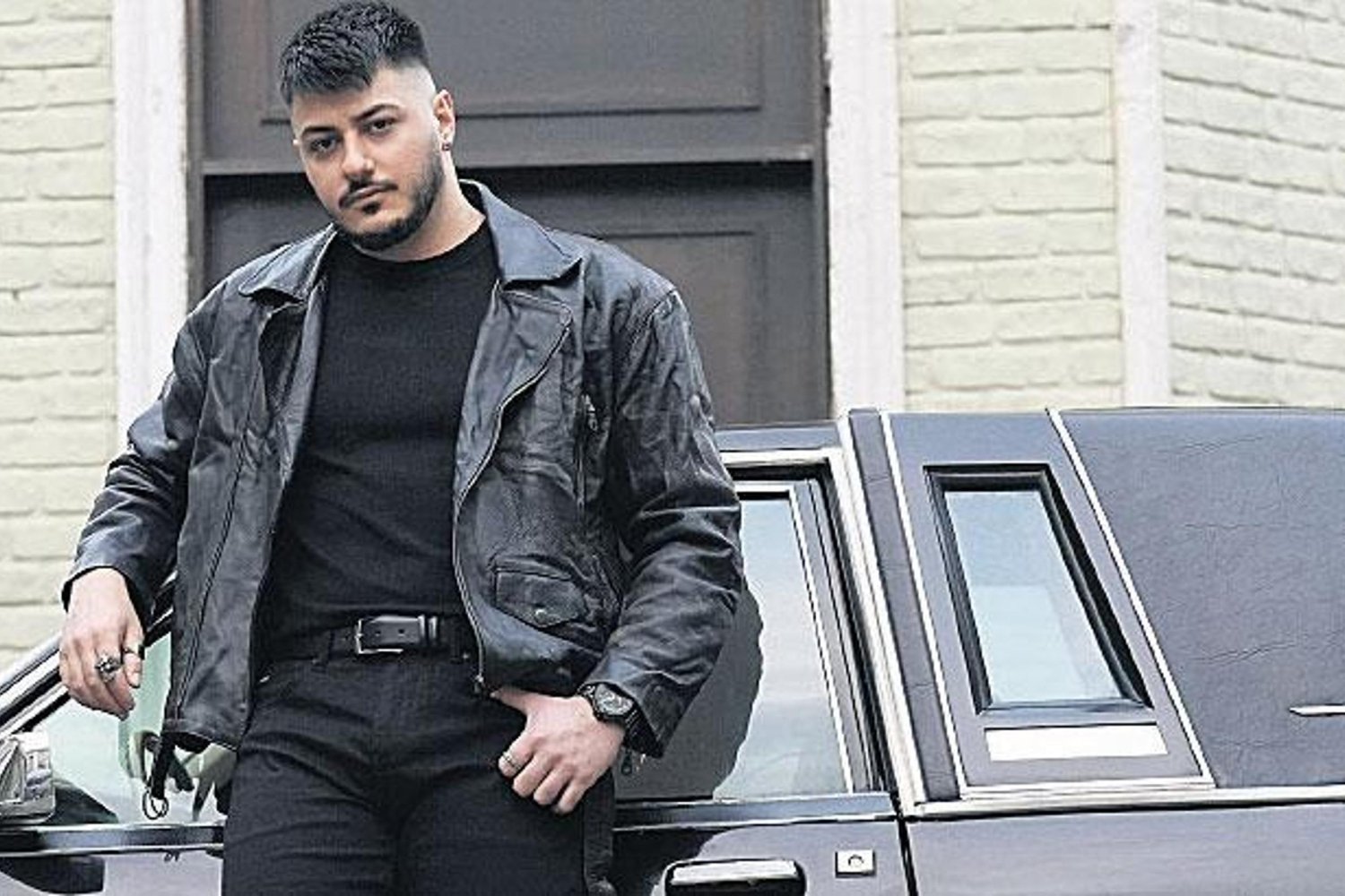 Yeni Şarkısıyla Gündemde Semicenk: Klibi Beykoz Kundura ve Anadolu Feneri'nde Çekildi!