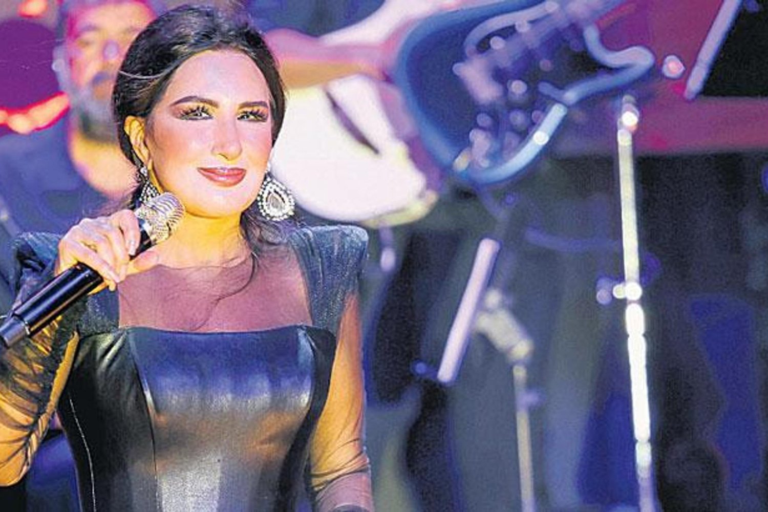 İstanbullular Salonu Tıklım Tıklım Doldurdu: Sanatçı Sağlık Açıklamasıyla Gündemde!